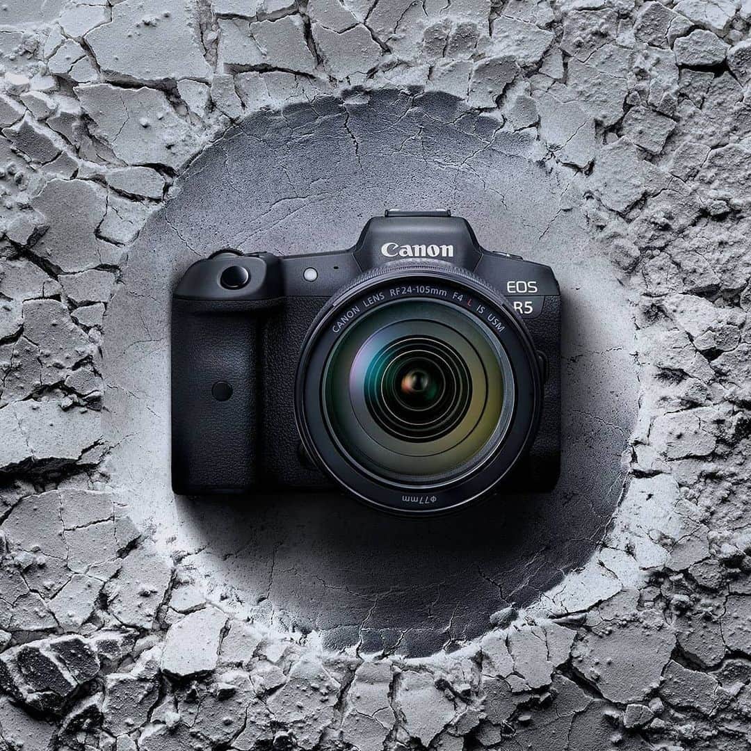 Canon Asiaのインスタグラム：「The HIGHEST still shooting and video specification in Canon EOS R history belongs to the much-anticipated Canon EOS R5 - and here's why!  . Read more about the new EOS R5 👑  via the link in bio. . #canonasia #EOSR5 #borntorule #teamcanon #canonphotography #CanonEOSR5 #EOSR5GameOn #mirrorless #mirrorlesscamera #fullframe」
