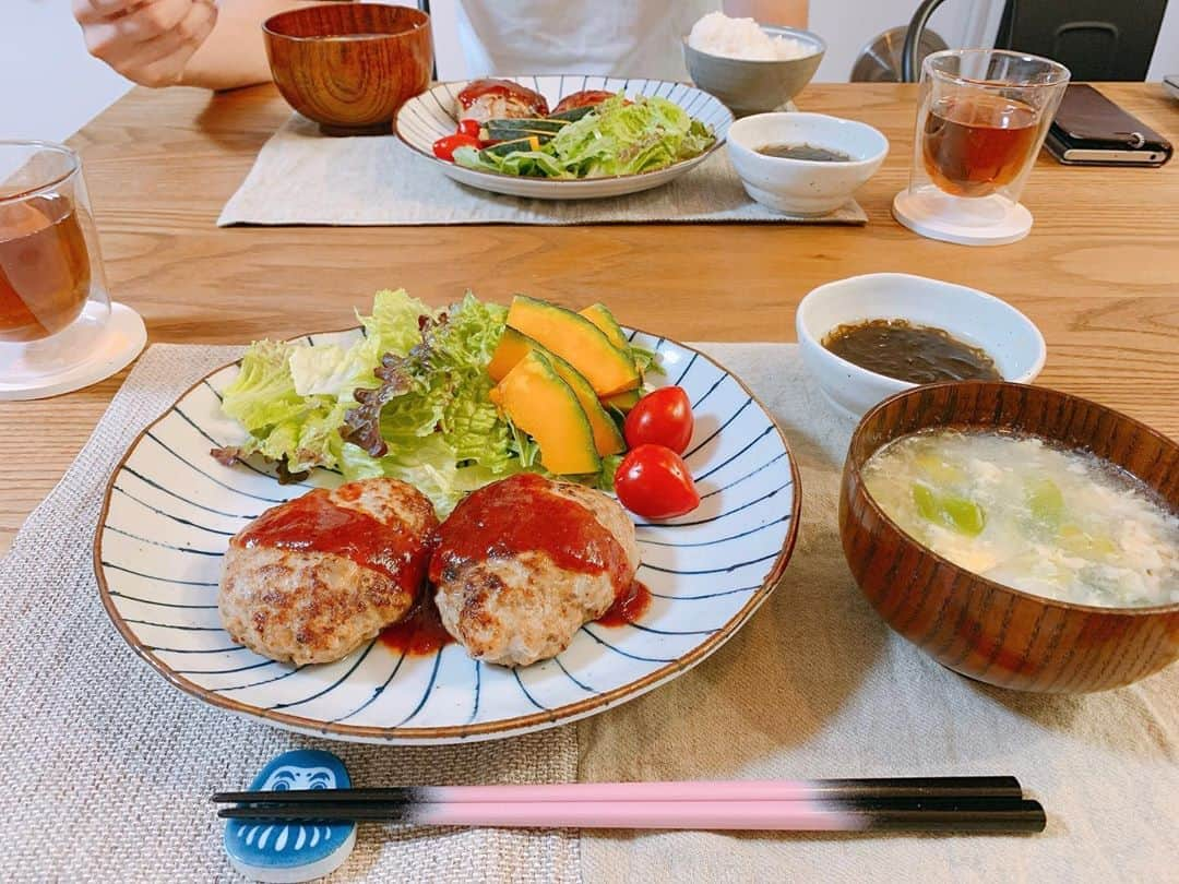 坂野志津佳さんのインスタグラム写真 - (坂野志津佳Instagram)「いつの日かの夕食#おしづkitchen  ・ 豆腐ハンバーグ😋 つなぎのパン粉はおからパウダーに変えてヘルシーに！ 食べ応えあるので白米なしでも満腹になりました✨ ・ もりもり食べて、夏を乗り切ろう！！ ・ ・ #夜ごはん #おうちごはん #料理 #クッキングラム #豆腐ハンバーグ #アスリートフードマイスター #家庭料理  #dinner #japanesefood #foodstagram #cookingram」7月21日 15時34分 - oshizu0511