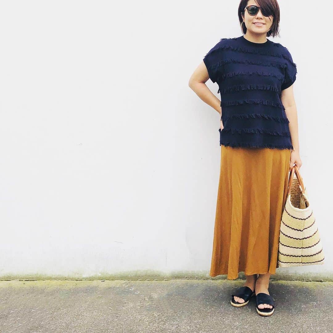望月律子さんのインスタグラム写真 - (望月律子Instagram)「ネイビー×キャメル 暑いけどこっくりカラーで。 #早く梅雨明けして欲しいな #そろそろ夏を感じたい #ギラギラした太陽が恋しい #7月も終わっちゃうしね」7月21日 15時42分 - ritsukomochizuki