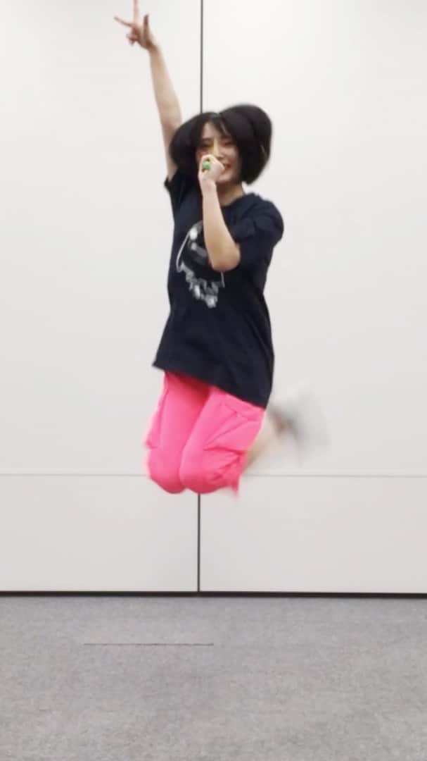 石丸千賀のインスタグラム：「SUPER☆GiRLSの曲を自身で踊り、撮影、編集まで行い、YouTubeにUPしています☺️ ・ 是非スパガのYouTubeチャンネルでみてみてください✌🏻🌈 ・ #スパガ #ダンス #振り付け #夢限大FOREVER #dance #coreography」