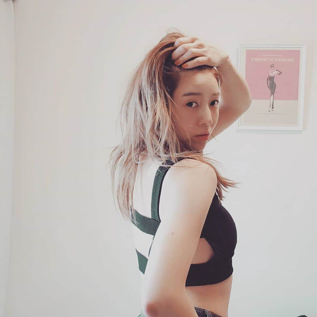 Pileさんのインスタグラム写真 - (PileInstagram)「. NEW　WEAR♥️ でも警戒しないといけませんね。 おうち時間も充実してるので 自分で出来ることはしっかり していきたいとおもいます。 知ってるお姉さんの作った かわいい服が韓国から届いたので きてみたよ♥️ @provo_japan 素材とデザインからしたらリーズナブルだし可愛いからチェックだよ♥️✔️ #provo  #korea #provojapan」7月21日 16時01分 - pi_channnn52