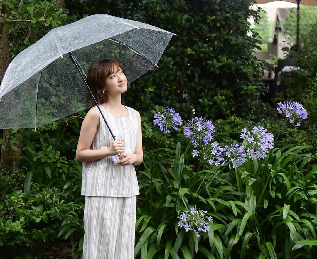 倉田茉美さんのインスタグラム写真 - (倉田茉美Instagram)「雨の代官山。 間もなく「るるぶ&more」"くらたとお散歩がてら。" webの12回連載がはじまります。 文章とイラストを書き下ろしています＊ またストーリーなどであげるので、是非見てね！ (コロナで色々どうなるかわからないけど　汗 梅雨明けだ〜！」7月21日 16時02分 - sena_sayu122