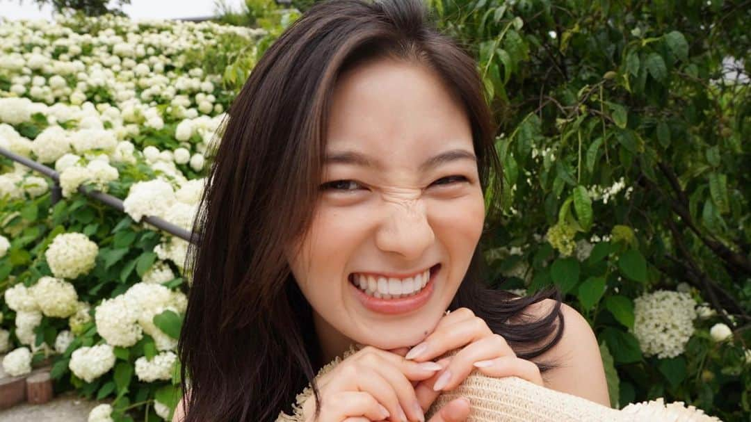 濱崎麻莉亜のインスタグラム：「インスタグラムを始めました🌼 YouTubeもチェックしてね！」