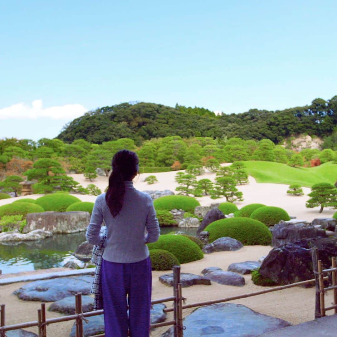 フジテレビ「空旅をあなたへ」さんのインスタグラム写真 - (フジテレビ「空旅をあなたへ」Instagram)「今週木曜23:09～の「空旅をあなたへ」は、 2018年11月に放送した白石美帆さんの 島根県 松江市の旅をお楽しみください✨  国宝・松江城がある松江市。 ここは宍道湖に寄り添うかつての城下町🥺  今回は、およそ１３０年の歴史を持つ「皆美館」へ🚶‍♀️  文豪・芥川龍之介や島崎藤村も愛した湯宿と言われています📚  そのあとは、世界一美しいと称えられる日本庭園を持つ、「足立美術館」。  自然の山を借景にする枯山水の庭など、 四季折々の表情が人々を魅了します✨  一期一会の美しさに癒される、 島根の空旅です❗️  放送をお楽しみに！  (※関東のみの放送です)   #白石美帆 さん #島根県  #松江  #松江城  #皆美館  #足立美術館  #空旅  #空旅をあなたへ  #撮影 #撮影オフショット」7月21日 16時21分 - soratabi_fuji