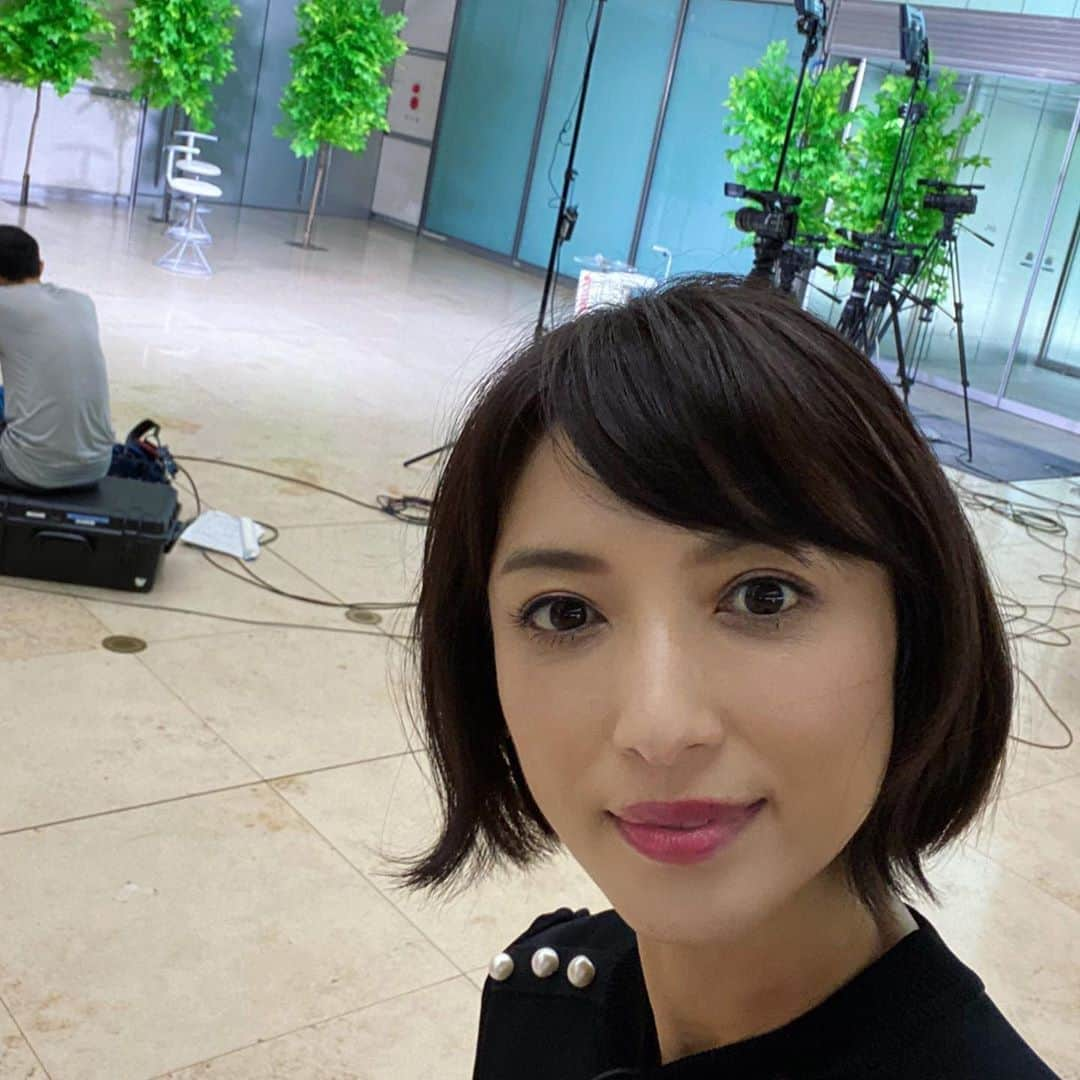 望月理恵さんのインスタグラム写真 - (望月理恵Instagram)「あるアーティストに インタビュー！ いろいろ遠いです🤣  インタビューするアーティストとも ディレクターとも 音声さんとも」7月21日 16時22分 - mochiee28