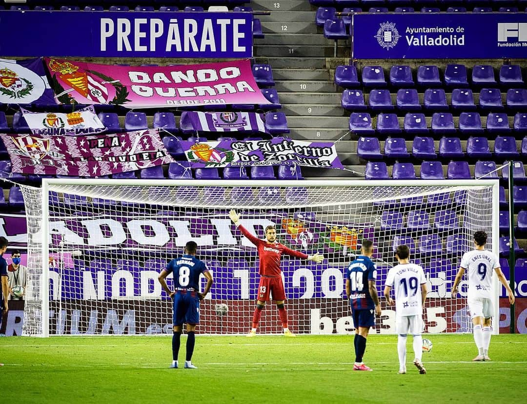 レバンテUDさんのインスタグラム写真 - (レバンテUDInstagram)「Ese momento... ❤ Like si tú también dabas por hecho que @aitorfernandez13 lo paraba 😉 ---- #OrgullGranota #MachoLevante #LevanteUD #LaLiga #LaLigaSantander #LUDInside #BackToWin #VolverEsGanar #Football」7月21日 16時53分 - levanteud