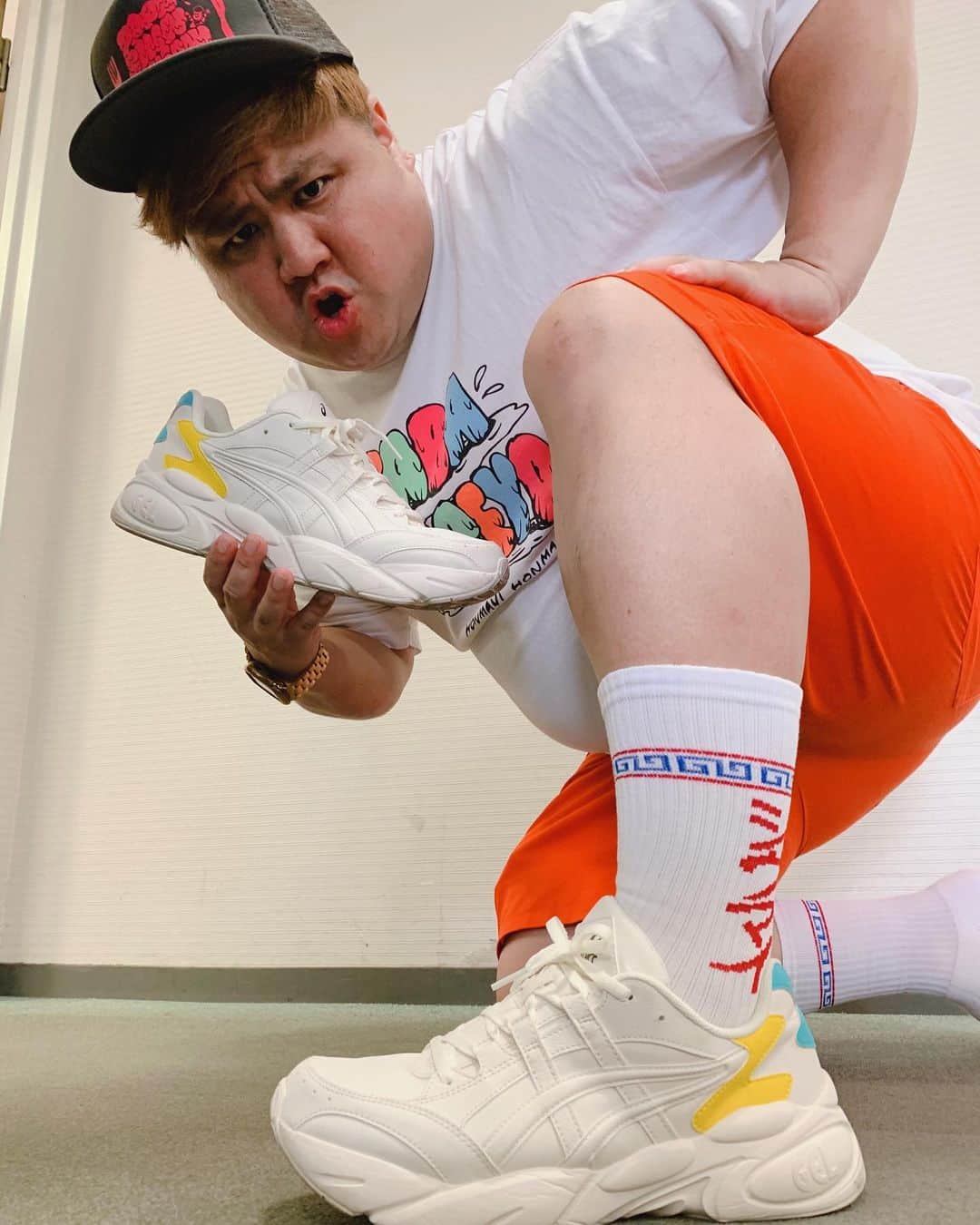 池田真一のインスタグラム：「アウトレットでASICSのGEL-BNDが4000円やった！ 他にも色んな可愛い色あったよ！ 靴下はOOPSの餃子とシウマイ パンツはcookman👍 よろしくー！」