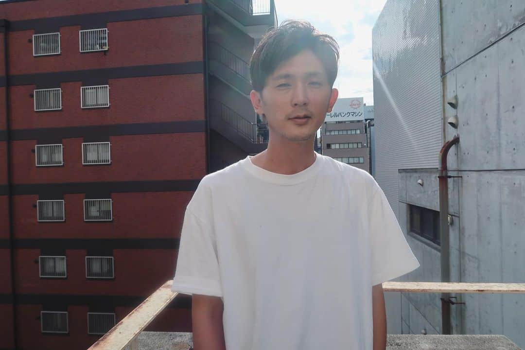 のインスタグラム：「@mimimon06 に 女性ウケ9 男性ウケ1 の髪型にしてとオーダーしました。  これで肩幅と腕が太くなったら、 韓国風になります。 残すは、筋トレだけですね。  女性だけでなく、 男性カットも自信もって @mimimon06 すすめれます。 よろしくです✂︎  #メンズカット#カット#ヘア #韓国風ヘア #メンズヘア #メンズヘアスタイル#ヘアスタイル #ワックス は @laby.ness  #hairstyle」