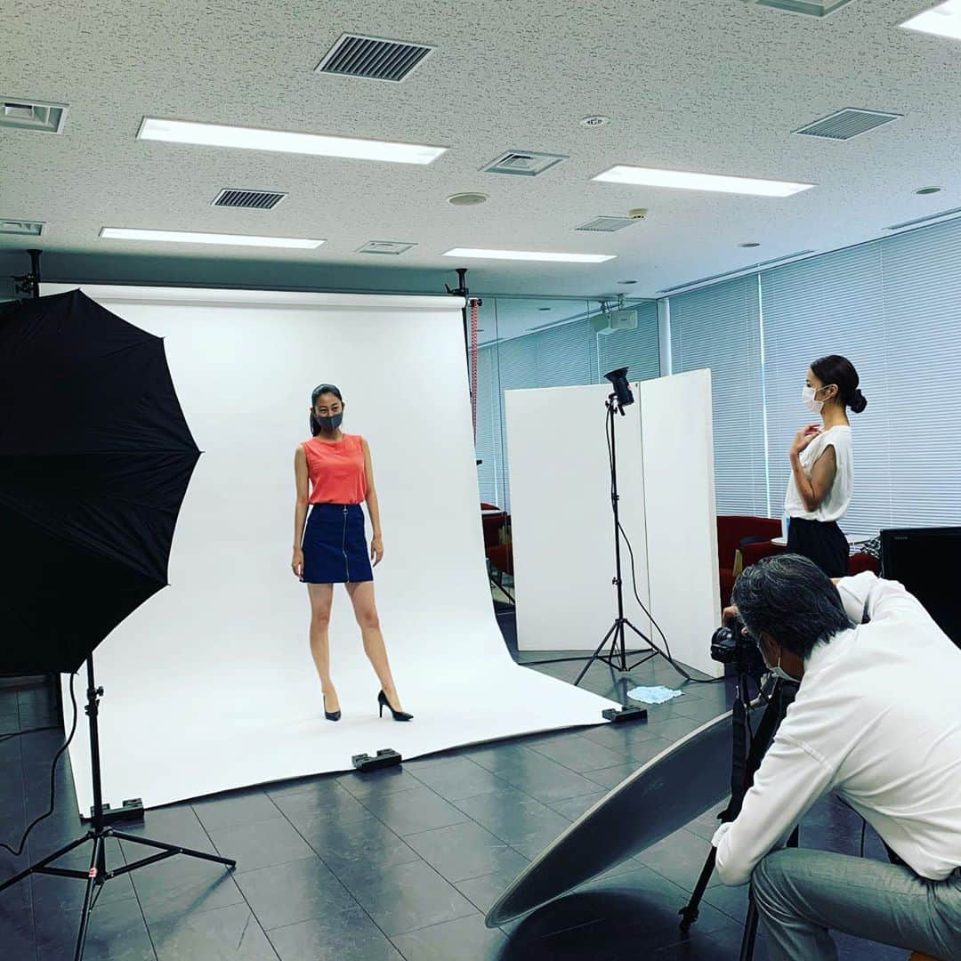 セントラルジャパンのインスタグラム：「今日は新人ポーズレッスンです📷 今できる形でレッスンをし、即戦力となれるよう日々頑張っています😊 ・ ・  #セントラルジャパン#モデル#モデル事務所#centraljapan#model#modelagency#entertainment#fashion#nagoya#tokyo#名古屋モデル事務所#東京モデル事務所#model」
