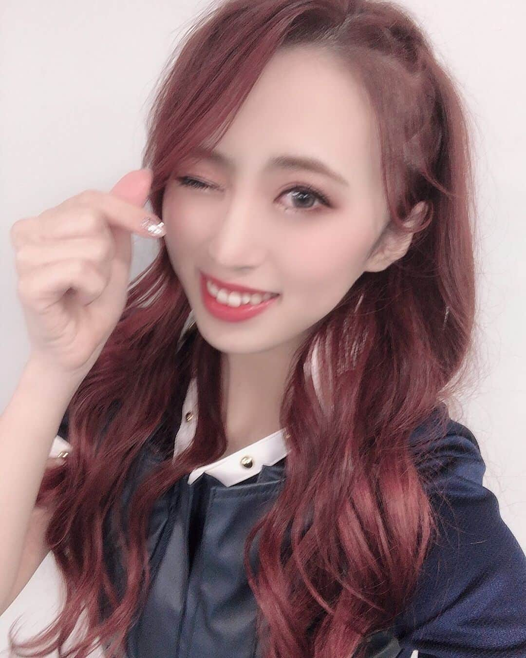 YUKINAさんのインスタグラム写真 - (YUKINAInstagram)「😘💋🤪♥️🥰﻿ ﻿ ﻿ #Tuesday #sunny #🌞﻿ ﻿ 今日もめっちゃ暑いぃぃぃ😵💦﻿ 夏や✨夏を感じる🌺🌴﻿ ﻿ アイスとか冷たくてさっぱりしたものが﻿ 無性に食べたくなる季節がやってきた🙌🏻🙌🏻🙌🏻﻿ ﻿ ﻿ 皆さん,夏バテしないように﻿ 水分補給は本当にこまめにしてくださいね🍹﻿ ﻿ ﻿ さてさて！﻿ 今日からVS 東北楽天ゴールデンイーグルス﻿ ６連戦始まります⚾️♥️﻿ ﻿ まもなく﻿ ⚾️18:00〜PLAYBALL⚾️﻿ ﻿ Buffaloesの勝利がたくさん観れる﻿ １週間になりますようにヽ|´　`*ξ|ﾉ﻿ ﻿ 熱いエールとPowerを届けましょう💪🏻🔥﻿ ﻿ ﻿ ﻿ ﻿ ﻿ ﻿ ﻿ ﻿ ﻿ #オリックス #Bs2020 #BsGirls #プロ野球﻿ #baseball #ORIX #buffaloes #野球女子﻿ #公式 #official #followme #オリ姫﻿ #342 #YUKINA #yukina_342 #selfie﻿ #巻き髪 #巻き髪ロング #ロングヘア #赤髪﻿ #ウインク #らびゅ #camera #sexy﻿ #🍓 #ヘアアレンジ #簡単アレンジ」7月21日 17時23分 - yukina_bsgirls_342