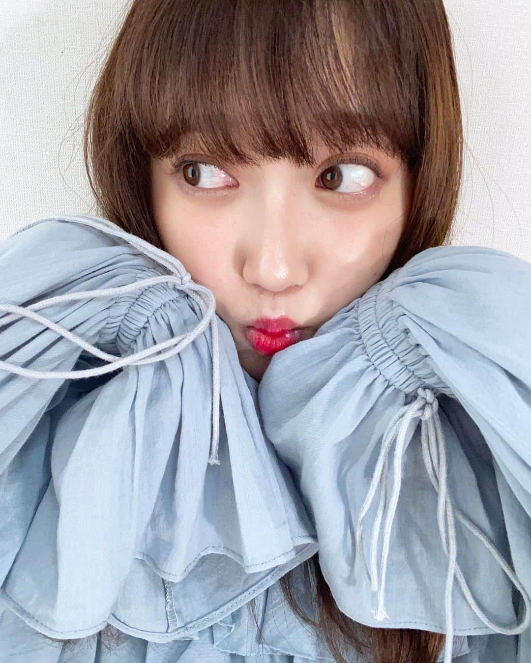 片原恵麻さんのインスタグラム写真 - (片原恵麻Instagram)「そういえば💡﻿ ﻿ 3年ぶり?4年ぶり?にワイドバングにしました〜!﻿ 毎度おなじみの大和さんにお任せしました‪✌︎﻿ ﻿ 私の骨格的にかな？一般的な前髪の小顔カットよりスッキリして見える(⸝ᵕᴗᵕ⸝⸝)﻿ しかも長さも絶妙で、シースルーにも前髪なしにもできてアレンジの幅広くて最高です( ᵕ̩̩ㅅᵕ̩̩ )﻿ ﻿ ありがとうございましたっ！！﻿ ﻿ ‬﻿」7月21日 17時31分 - emma_katahara