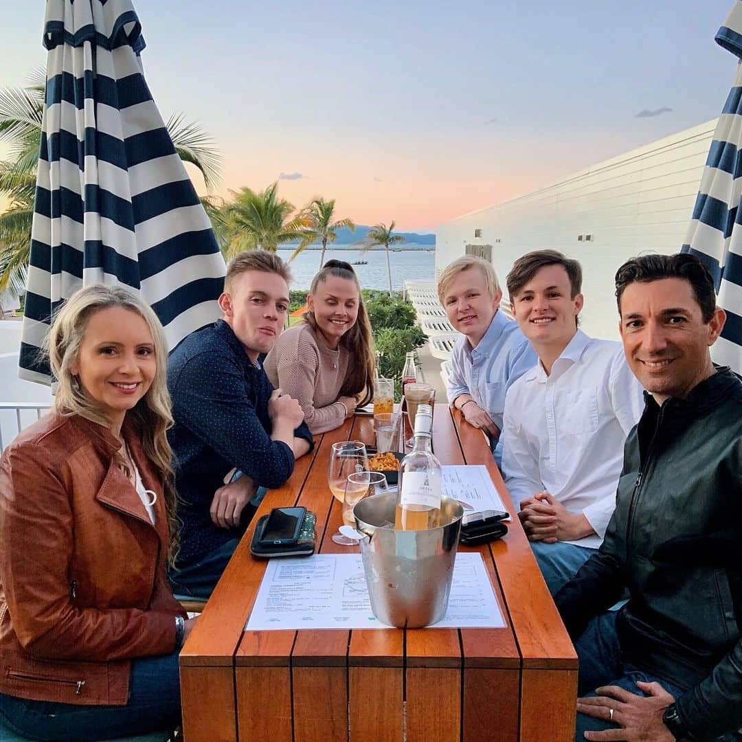 ジェイク・ドランのインスタグラム：「Grew older surrounded by some great people 🎈#20」