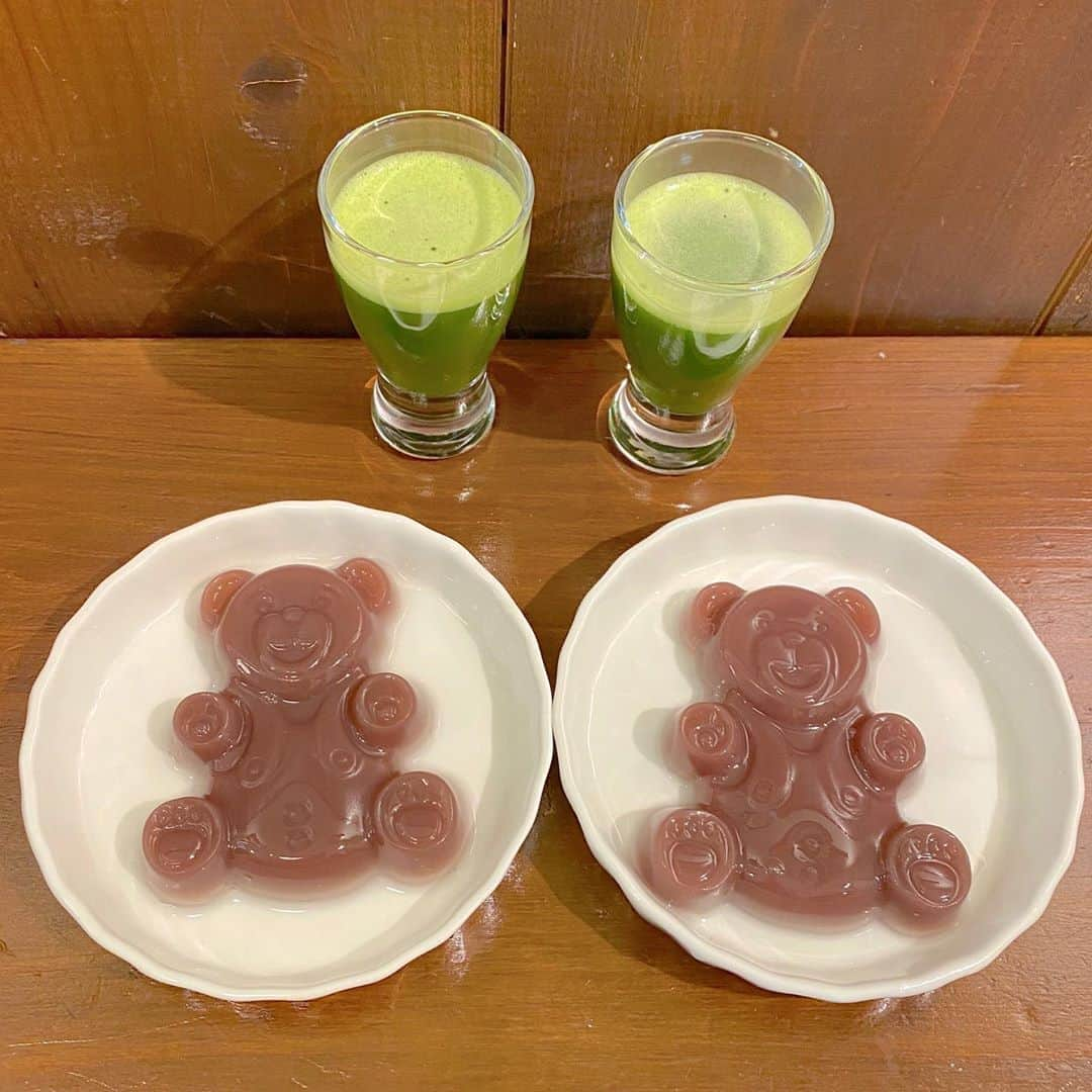 Kanaさんのインスタグラム写真 - (KanaInstagram)「ㅤ ㅤ かぐらちゃか🧸🍵🤍 ㅤ ㅤㅤㅤㅤ 水ようかんアフォガードと 和パフェを注文しました💭 ㅤ ㅤ ㅤㅤㅤㅤ くまちゃん水ようかん とぅるとぅるしてて美味しかった〜😣💭💘 ㅤㅤ ㅤㅤ くまちゃん水ようかんの周りに お抹茶を流し込むところを 良い感じで動画に収めたかったのに せっかくのお抹茶だいぶロスした。😔 3枚目参照。😔笑 ㅤㅤ こういう全面丸淵の入れ物で液体注ぐと 大体こうなるよね！？笑 注ぐの至難の業すぎた、、😢💔 ㅤ ㅤㅤ 和パフェはトッピングを 自分で選べるんだけど 今回のカスタマイズ内容はこんなかんじ！ ㅤㅤㅤㅤ ♡抹茶プリン ♡黒糖ゼリー ♡生クリーム ♡わらびもち抹茶 ♡抹茶ジェラート ㅤ トッピングメニューは6枚目に載せてあります♥︎ ㅤ ㅤ 店員さんがめちゃくちゃ面白くて また行きたいと思った😂💕💕 アットホームな雰囲気のカフェでした⛪️🌿 ㅤㅤㅤㅤ ㅤㅤ ㅤ ㅤ ちなみにかぐらちゃかに行くのが楽しみすぎて 左手親指にくまちゃん召喚したんだけど 気づいてくれた方いるかなぁ🐻🤍？ ㅤ にやにやしながら描いた 自己満土日限定ネイルでした💅 ㅤ ㅤ ㅤ ㅤ ㅤ ㅤㅤㅤ #kana__cafe ㅤㅤㅤㅤ #かぐらちゃか #浅草カフェ #東京カフェ #水ようかん #和カフェ #抹茶 #抹茶スイーツ #アフォガード #くま #くまスイーツ #カフェ巡り #東京カフェ巡り #カフェ活 #asakusacafe #tokyocafe #matcha #bear #japancafe」7月21日 17時50分 - kalnnas2