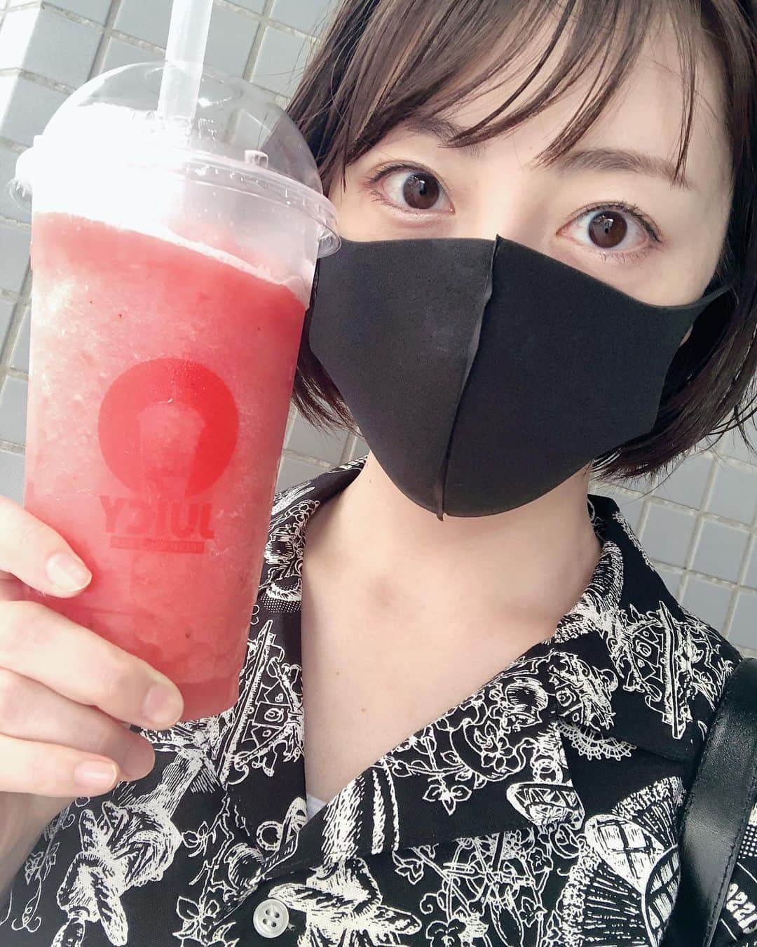 沢井美優さんのインスタグラム写真 - (沢井美優Instagram)「すいか🍉スムーズィ〜 おっととっととっとと夏だぜ✨  #おっととっと夏だぜ  #言いたいだけ #スイカ #スムージー #最高 #XL #お腹こわす #気をつけて #ちょっと前の写真 #大盛り #特盛り #惹かれちゃう #成長期 #なのかもしれない #カレーライスの女 #好き #かっこいい」7月21日 17時50分 - sawai_miyuu