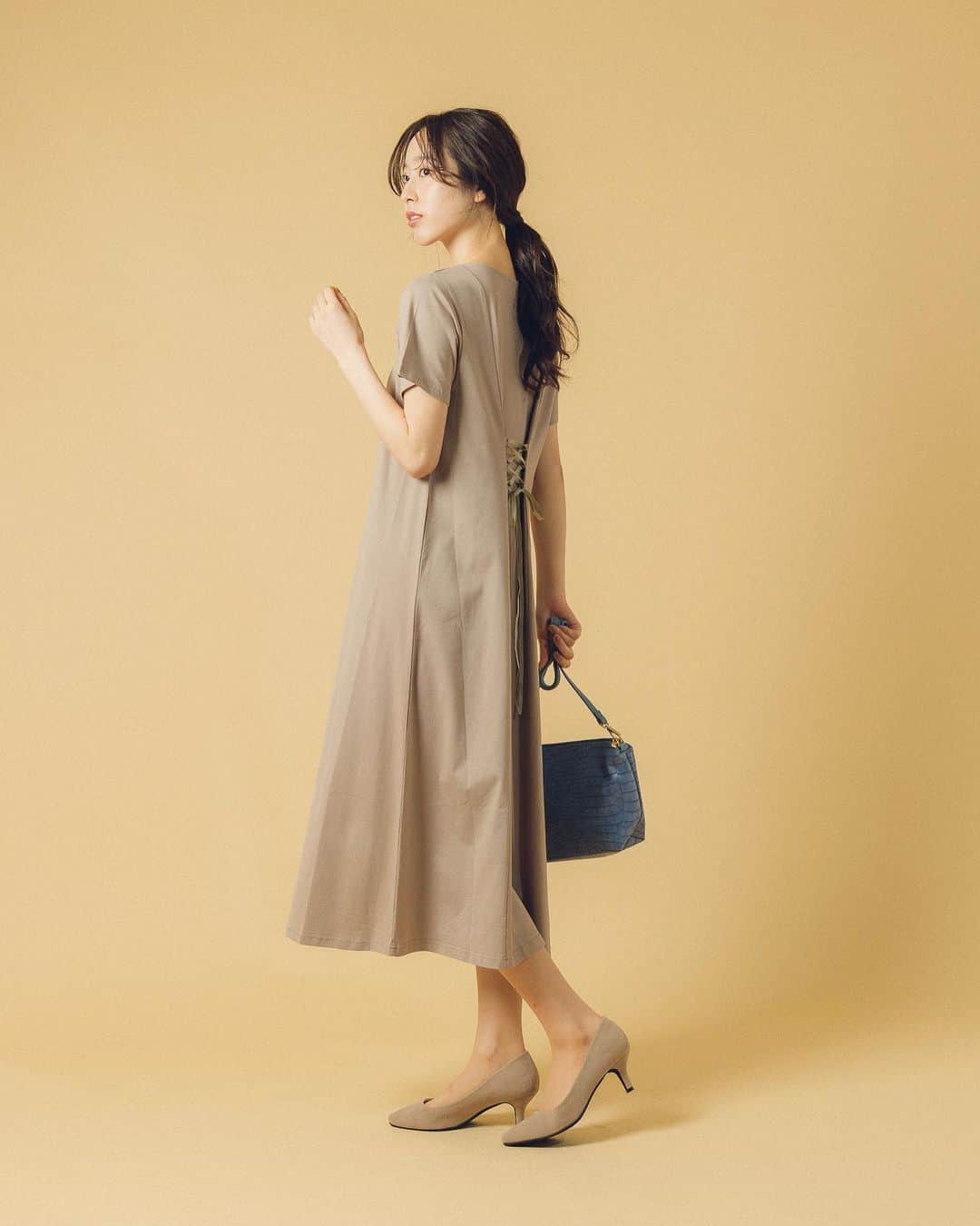 Rew de Rew 公式Instagramさんのインスタグラム写真 - (Rew de Rew 公式InstagramInstagram)「. . 【New Arrival】 ✔️落ち着いたニュアンスカラーとトレンド感のある アシメネックがポイントのカットワンピ バックスピンドール仕様で後ろ姿も可愛く見せてくれます . . 身長別＊How Look page1: model 161cm page2: model 150cm page3: model 170cm . . 画像タップで詳細をチェック▶︎▶︎ . . . . #Rewde #rewderew #ldprime #ec #onlineshopping #instafashion #ootd #ootdfashion #outfit #大人可愛い #coodinate #大人コーデ #worldshipping #overseas #通勤コーデ #ビジネスカジュアル #フェミニンコーデ #新作入荷  #ルゥデ #ルゥデルゥ #カットワンピース #ニュアンスカラーコーデ #スピンドル」7月21日 18時01分 - rewde_official