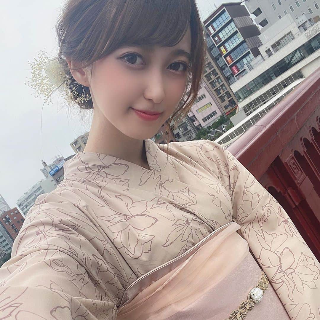 佐々木舞音さんのインスタグラム写真 - (佐々木舞音Instagram)「. 浅草の着物レンタル店、梨花和服さん(@rikawafuku)の浴衣で撮影をしていただきました♡ . 今年初浴衣、とっても可愛くて撮影もほんとにほんとに楽しかったです❣️ . たくさんの種類の浴衣があってどれも素敵すぎてすごく迷いましたが、大人っぽく上品な浴衣を選びました！！ヘアセットも綺麗にしていただけてるんるんです🥰 . 撮影していただいた写真は、美学生図鑑の浴衣美女特集で公開されるので、楽しみにしていてください❤︎ . #浅草　#浅草着物レンタル　#梨花和服  #rili浴衣」7月21日 18時07分 - sasaki_maine