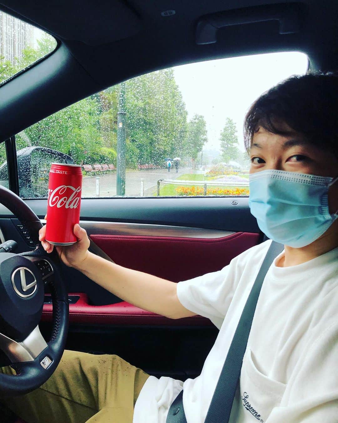 のインスタグラム：「雪メグのコーラ大好き小林先輩👍 ワークアウト後の栄養補給🤪  #megmilksnowbrand #afterwork #passion #mask #雪印メグミルク #雪印メグミルクスキー部 #rs30dayschallenge #coke」