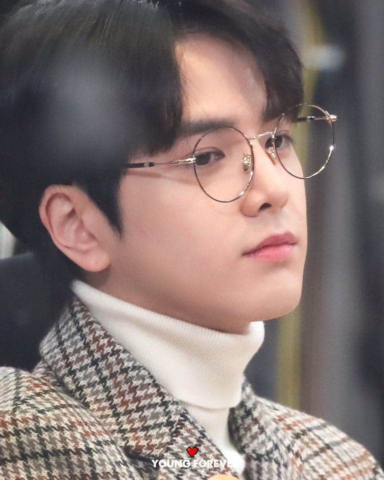 ヨンフンさんのインスタグラム写真 - (ヨンフンInstagram)「he looks so good in glasses 😍©YOUNG forever. #THEBOYZ #더보이즈 #YOUNGHOON #영훈」7月21日 18時39分 - younghoon.theboyz