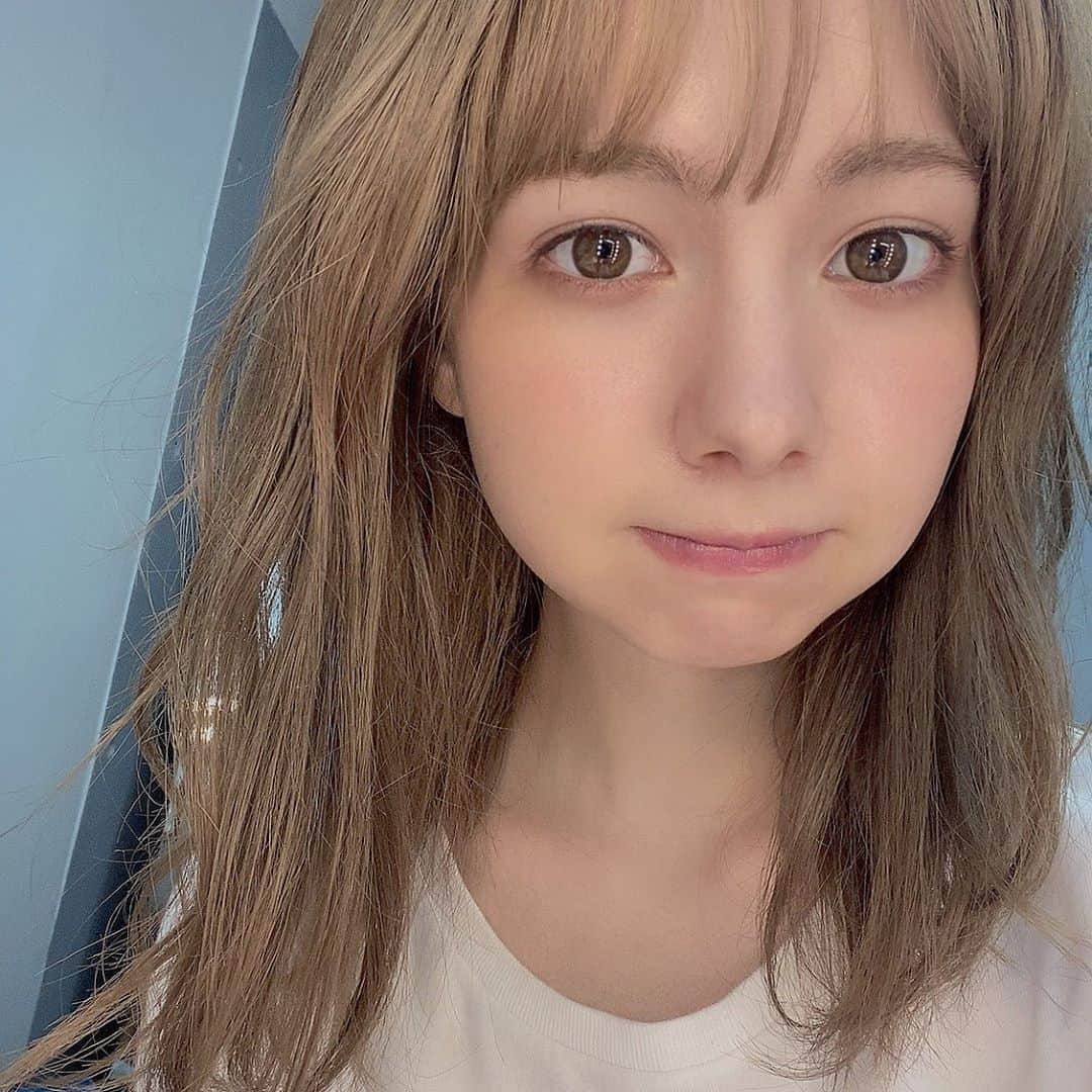 柴田あやなのインスタグラム：「このご時世なので仕事とか予定終わったら直帰が続きすぎて、なんにも話せるネタがありません。ので撮影おわりのオフショット🤳🏻  前に突然インスタライブ始めたらなんだか好評だったのでまた近々やるねっ！！！」