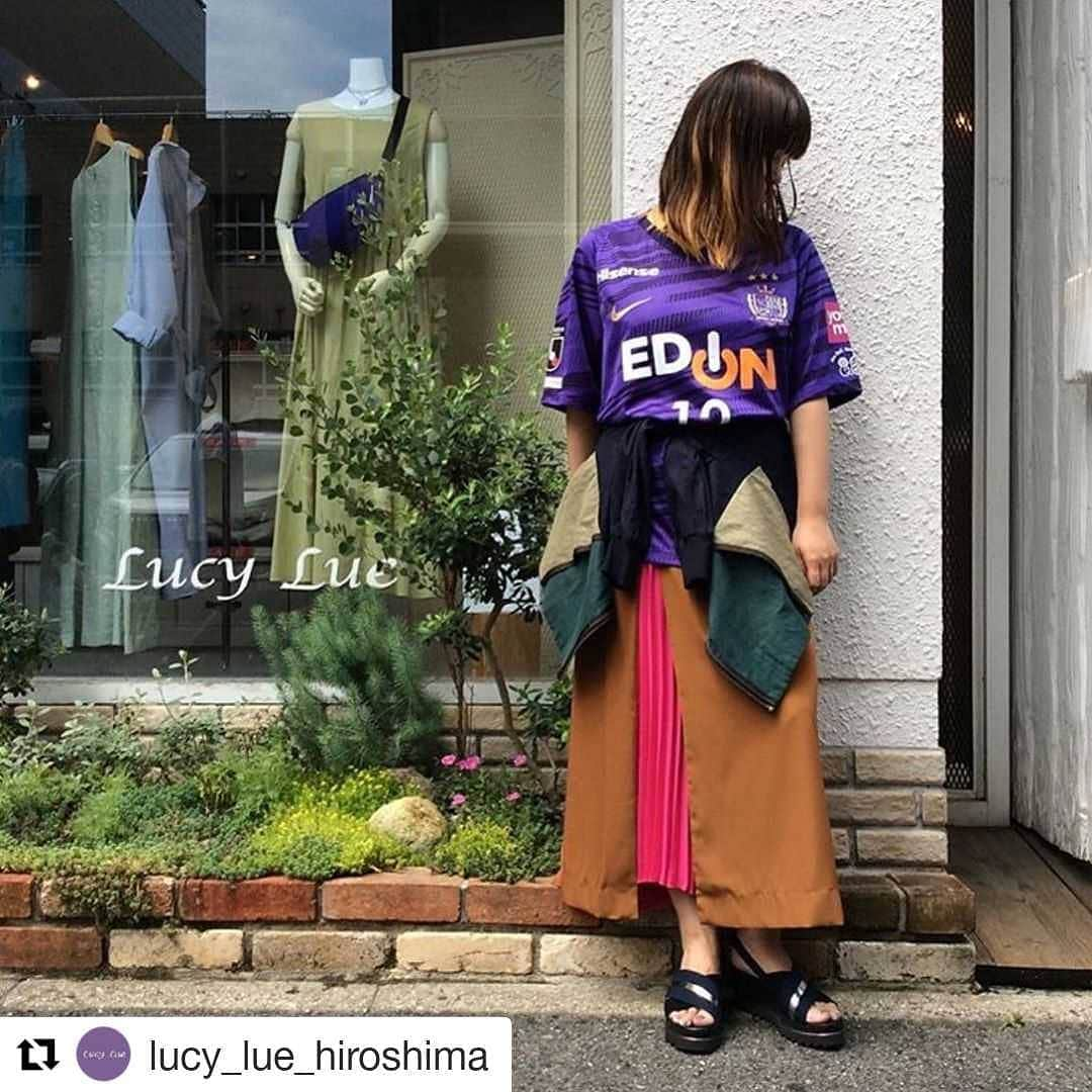 サンフレッチェ広島さんのインスタグラム写真 - (サンフレッチェ広島Instagram)「#Repost @lucy_lue_hiroshima (@get_repost) ・・・ 明日22日19:00〜サンフレッチェ対ガンバ大阪戦です！  みんなで応援しましょう！   ルーシールーでは、クリアランスセールを開催中！ 是非ご来店ください❤︎ 秋物も続々入荷中です！  グッズカンパニーはサンフレッチェを応援しています！  #サンフレッチェ広島 #sanfrecce #サンフレッチェユニフォーム #ユニフォームコーディネイト #積攻 #lucylue #ルーシールー #グッズカンパニー #セレクトショップ #広島 #袋町 #広島市」7月21日 18時47分 - sanfrecce.official