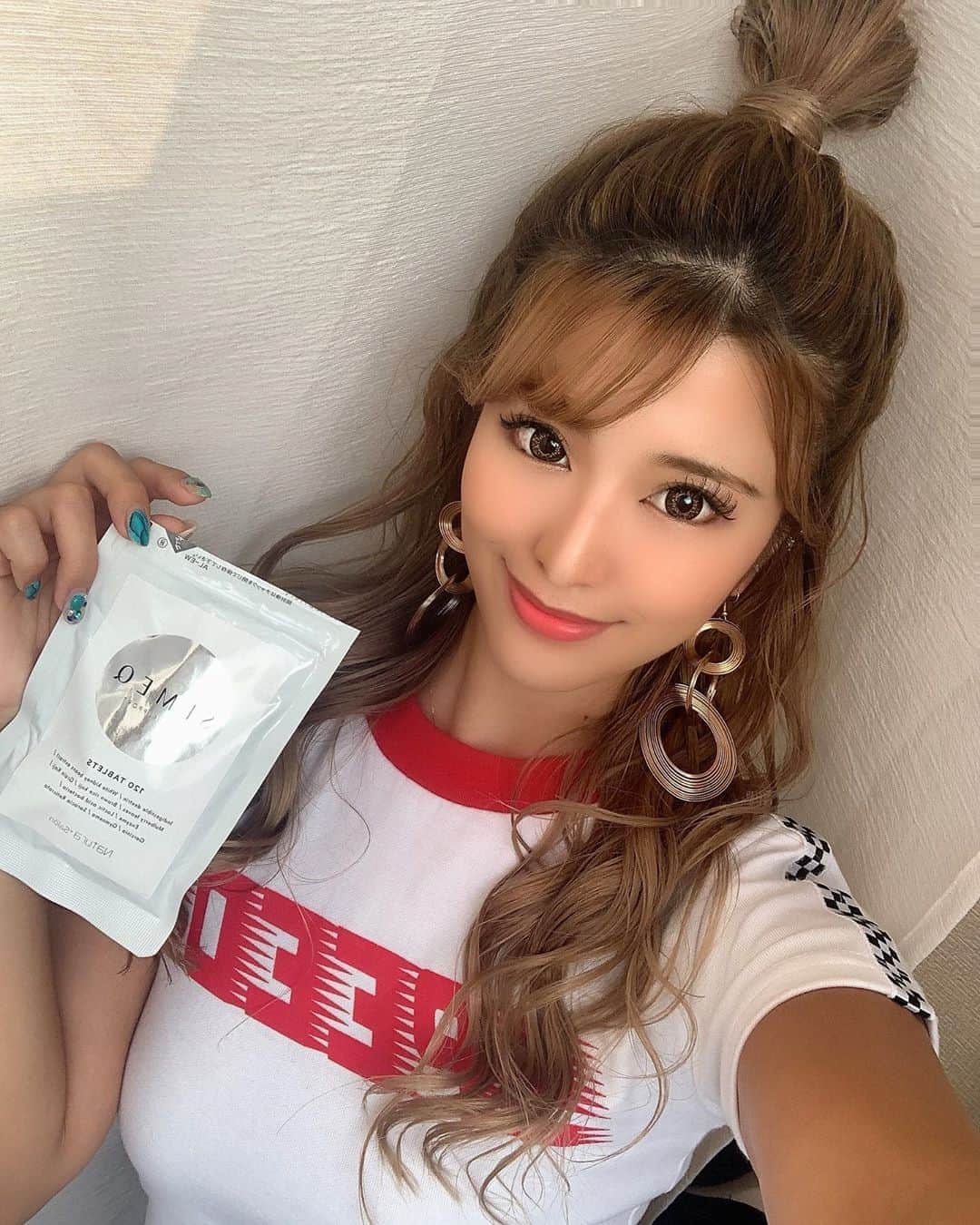 鈴木まりなのインスタグラム：「  ナトゥーラ心斎橋なんば店で 形状記憶バストケアを受けてきました❤️ 一回で効果があってびっくり😳   そして最近は飲むだけで-1800kcalカットの スリミークを毎日愛用してます☺️🔥   身体の中からキレイにする 大人のダイエッターサポートサプリ💊   是非チェックしてみてね🤟       #PR #ナトゥーラ #SLMEQ #スリミーク #ダイエットサプリ 1020」