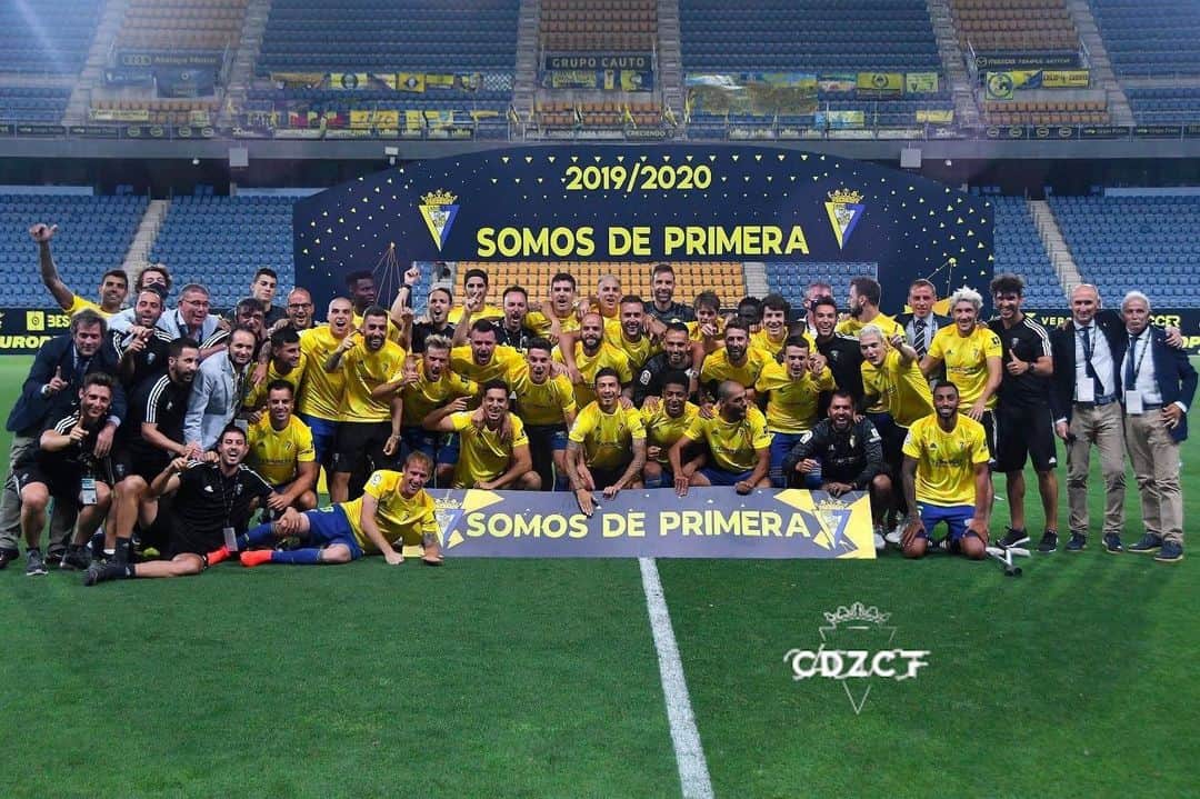 アレハンドロ・フェルナンデス・イグレシアスのインスタグラム：「Adiós a una temporada única. Este equipo ha hecho historia, pero es solo el comienzo de algo grande...Gracias a cada uno de mis compañeros, cuerpo técnico, trabajadores del club...entre todos hemos hecho algo increíble. Nos vemos en PRIMERA! 💛💙」