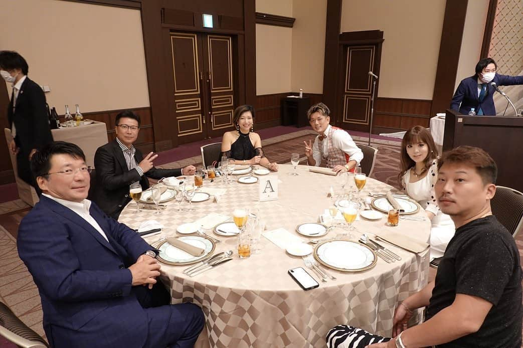 皇治さんのインスタグラム写真 - (皇治Instagram)「スポンサード限定会食会を開催して頂きました♪  こうして応援して支えて頂ける事当たり前やない。  ずっとどうなろうが初心、感謝を俺は忘れません。  本当にありがとうございます。  新たな舞台で皇治軍団が最高なのを証明します。  協賛スポンサー様 （順不同）  株式会社 メインステージ 様 http://www.main-stage.co.jp/ .  BODY MAKER 株式会社 様 https://www.bodymaker.jp/ ‭‭  株式会社 ブレイヴ 様 http://www.brave8103.jp/company/  有限会社 スター急便 様 http://starexpress.jp/pg152.html ‭‭  マグナスインベストメント 株式会社様 http://magnusinvestment.jp/ .  株式会社アルプロン 様 https://alpron.co.jp  株式会社フュービック 様 https://doctorstretch.com/lp25/?utm_source=google&utm_medium=c .  害獣バーサス　様 https://gaiju.jp/  株式会社EFFORT　様 http://www.effort-bodymake.com/  山口運送株式会社　様 http://yuk-net.co.jp/  株式会社エイチアンドティーガレリア 様 http://athcare.jp/  株式会社　supermaniac 様 http://www.supermaniac.ne.jp/ . . 有限会社 電器の小山 様 http://denki-koyama.jp/ . . 有限会社イフ  様  https://www.c-if.jp/  株式会社 プライムコーポレーション 様 http://www.prime-cp.com/profile.html .  2nd Table株式会社 様 https://2ndtable.com/company/  インド料理INDIA 様 https://g.co/kgs/95oa6k   株式会社 Kenso　様 https://g.co/kgs/7AKS8L   進光建設  様 https://www.lvnmatch.com/shop/detail/012811570700/  株式会社ベルエア・アソシエイト　様 http://www.belair21.jp/  松井エンタープライズ株式会社　様 http://www.matsui-ep.com/  株式会社　新　英　様 https://www.yuraranoyu.jp  浅井綜合法律事務所　様 ‭‭https://legalus.jp/osaka/osakashi/osakashikitaku/lo_4622  株式会社ホッタテクノサービス　様 http://hottatechnoservice.com/  EMOTIONAL　様 https://g.page/brandshopEMONA?share   株式会社西和 https://seiwa1919.com/profile/  天野山カントリークラブ http://www.amanosan.jp/  ヒカリレンタ株式会社 http:// hikari-renta.com  #皇治軍団 #スポンサード」7月21日 18時54分 - 1_kouzi