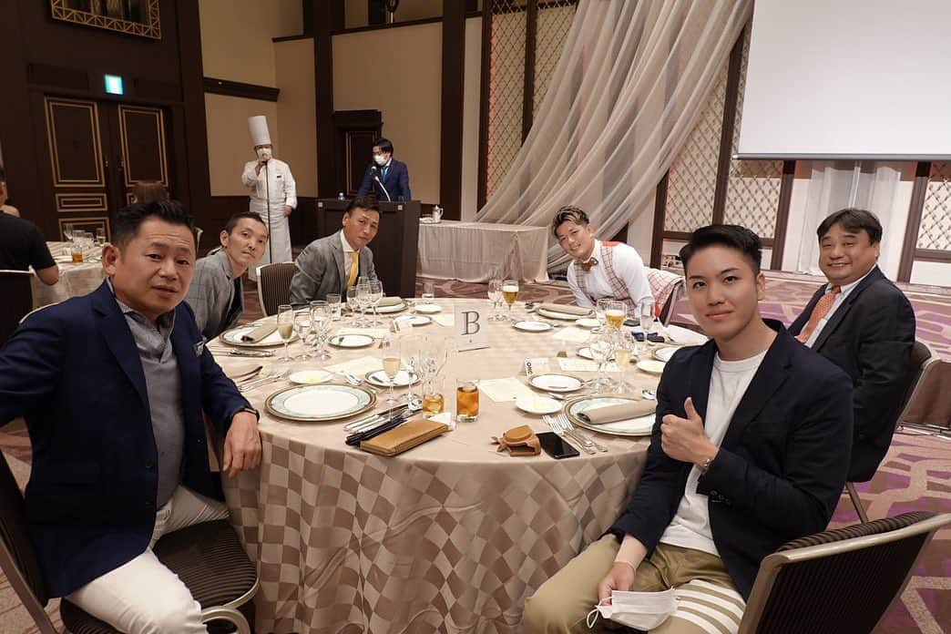 皇治さんのインスタグラム写真 - (皇治Instagram)「スポンサード限定会食会を開催して頂きました♪  こうして応援して支えて頂ける事当たり前やない。  ずっとどうなろうが初心、感謝を俺は忘れません。  本当にありがとうございます。  新たな舞台で皇治軍団が最高なのを証明します。  協賛スポンサー様 （順不同）  株式会社 メインステージ 様 http://www.main-stage.co.jp/ .  BODY MAKER 株式会社 様 https://www.bodymaker.jp/ ‭‭  株式会社 ブレイヴ 様 http://www.brave8103.jp/company/  有限会社 スター急便 様 http://starexpress.jp/pg152.html ‭‭  マグナスインベストメント 株式会社様 http://magnusinvestment.jp/ .  株式会社アルプロン 様 https://alpron.co.jp  株式会社フュービック 様 https://doctorstretch.com/lp25/?utm_source=google&utm_medium=c .  害獣バーサス　様 https://gaiju.jp/  株式会社EFFORT　様 http://www.effort-bodymake.com/  山口運送株式会社　様 http://yuk-net.co.jp/  株式会社エイチアンドティーガレリア 様 http://athcare.jp/  株式会社　supermaniac 様 http://www.supermaniac.ne.jp/ . . 有限会社 電器の小山 様 http://denki-koyama.jp/ . . 有限会社イフ  様  https://www.c-if.jp/  株式会社 プライムコーポレーション 様 http://www.prime-cp.com/profile.html .  2nd Table株式会社 様 https://2ndtable.com/company/  インド料理INDIA 様 https://g.co/kgs/95oa6k   株式会社 Kenso　様 https://g.co/kgs/7AKS8L   進光建設  様 https://www.lvnmatch.com/shop/detail/012811570700/  株式会社ベルエア・アソシエイト　様 http://www.belair21.jp/  松井エンタープライズ株式会社　様 http://www.matsui-ep.com/  株式会社　新　英　様 https://www.yuraranoyu.jp  浅井綜合法律事務所　様 ‭‭https://legalus.jp/osaka/osakashi/osakashikitaku/lo_4622  株式会社ホッタテクノサービス　様 http://hottatechnoservice.com/  EMOTIONAL　様 https://g.page/brandshopEMONA?share   株式会社西和 https://seiwa1919.com/profile/  天野山カントリークラブ http://www.amanosan.jp/  ヒカリレンタ株式会社 http:// hikari-renta.com  #皇治軍団 #スポンサード」7月21日 18時54分 - 1_kouzi