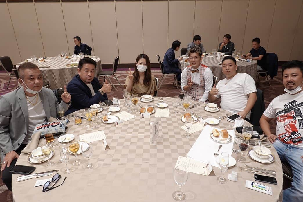 皇治さんのインスタグラム写真 - (皇治Instagram)「スポンサード限定会食会を開催して頂きました♪  こうして応援して支えて頂ける事当たり前やない。  ずっとどうなろうが初心、感謝を俺は忘れません。  本当にありがとうございます。  新たな舞台で皇治軍団が最高なのを証明します。  協賛スポンサー様 （順不同）  株式会社 メインステージ 様 http://www.main-stage.co.jp/ .  BODY MAKER 株式会社 様 https://www.bodymaker.jp/ ‭‭  株式会社 ブレイヴ 様 http://www.brave8103.jp/company/  有限会社 スター急便 様 http://starexpress.jp/pg152.html ‭‭  マグナスインベストメント 株式会社様 http://magnusinvestment.jp/ .  株式会社アルプロン 様 https://alpron.co.jp  株式会社フュービック 様 https://doctorstretch.com/lp25/?utm_source=google&utm_medium=c .  害獣バーサス　様 https://gaiju.jp/  株式会社EFFORT　様 http://www.effort-bodymake.com/  山口運送株式会社　様 http://yuk-net.co.jp/  株式会社エイチアンドティーガレリア 様 http://athcare.jp/  株式会社　supermaniac 様 http://www.supermaniac.ne.jp/ . . 有限会社 電器の小山 様 http://denki-koyama.jp/ . . 有限会社イフ  様  https://www.c-if.jp/  株式会社 プライムコーポレーション 様 http://www.prime-cp.com/profile.html .  2nd Table株式会社 様 https://2ndtable.com/company/  インド料理INDIA 様 https://g.co/kgs/95oa6k   株式会社 Kenso　様 https://g.co/kgs/7AKS8L   進光建設  様 https://www.lvnmatch.com/shop/detail/012811570700/  株式会社ベルエア・アソシエイト　様 http://www.belair21.jp/  松井エンタープライズ株式会社　様 http://www.matsui-ep.com/  株式会社　新　英　様 https://www.yuraranoyu.jp  浅井綜合法律事務所　様 ‭‭https://legalus.jp/osaka/osakashi/osakashikitaku/lo_4622  株式会社ホッタテクノサービス　様 http://hottatechnoservice.com/  EMOTIONAL　様 https://g.page/brandshopEMONA?share   株式会社西和 https://seiwa1919.com/profile/  天野山カントリークラブ http://www.amanosan.jp/  ヒカリレンタ株式会社 http:// hikari-renta.com  #皇治軍団 #スポンサード」7月21日 18時54分 - 1_kouzi