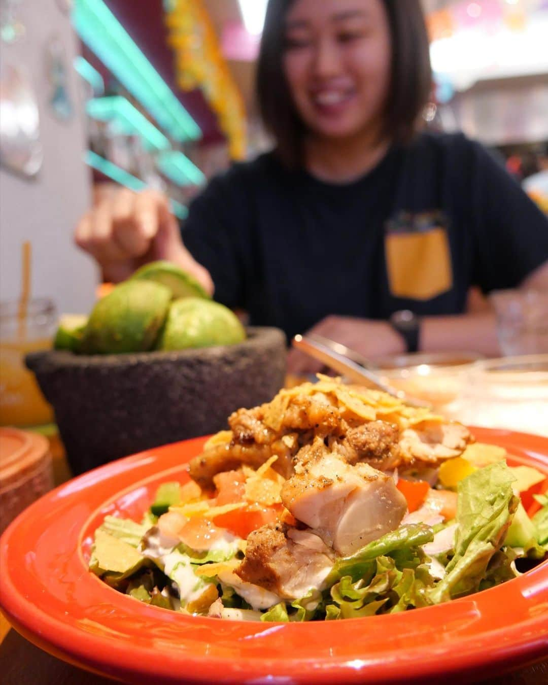 下平夏奈さんのインスタグラム写真 - (下平夏奈Instagram)「アボカド食べ放題🥑  打ち合わせも兼ねて、 @avocado_shinjuku でランチしました！  前回、こちらのお店で ローストビーフアボカド丼を いただき、凄く美味しかったので "アボカドを食べるならここ！" って自分の中でも かなり推しているお店⭐️ : 今回は、ずっと気になっていた アボカド食べ放題コースを オーダーしました♫  ・シーザーサラダ ・タコス ・アボカド食べ放題！ ・サルサと粗塩 ・ソフトドリンク  どのお料理も美味しくて、ボリューミー！！！ なんと、 お一人様 1980円と すごくリーズナブルな価格で楽しめます✨  栄養満点のアボカドを食べて 元気チャージできたので また明日からお仕事がんばります♫  みなさん今日も一日、 お疲れ様でした🍀 : : #メキシカンダイニングアボカド #新宿メキシカン #アボカド食べ放題 #コラボベース #アボカドレシピ  #食べる美容液 #アボカド #🥑  #メキシコ料理 #メキシコ雑貨  #リメンバーミー #シーザーサラダ　 #avocado #pr #food #beauty」7月21日 18時58分 - kana0412.sss