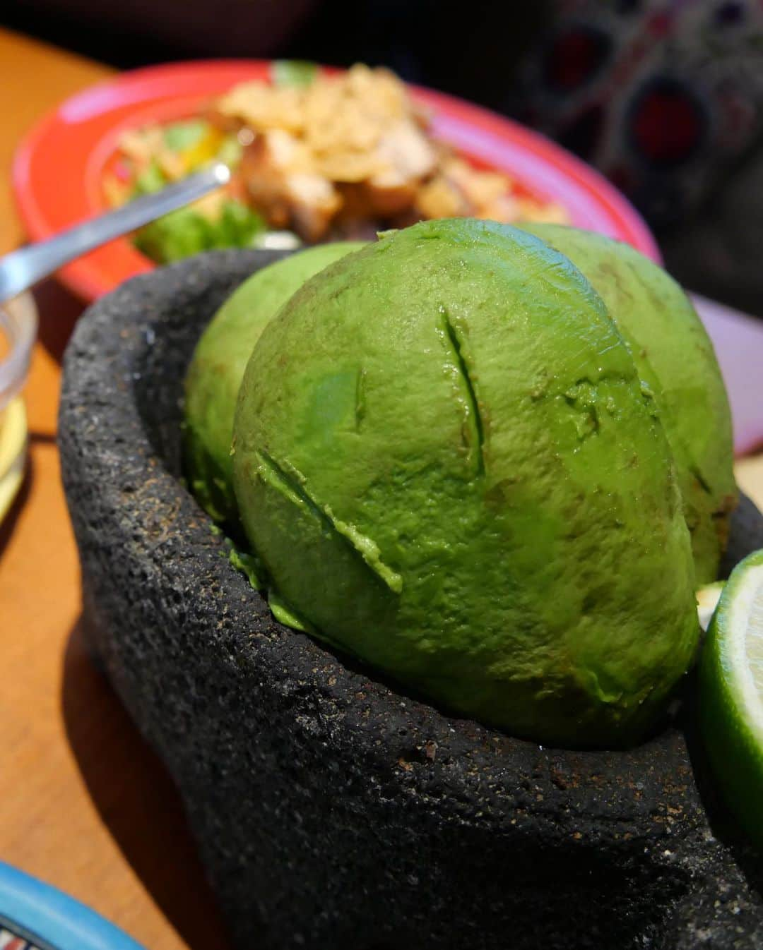 下平夏奈さんのインスタグラム写真 - (下平夏奈Instagram)「アボカド食べ放題🥑  打ち合わせも兼ねて、 @avocado_shinjuku でランチしました！  前回、こちらのお店で ローストビーフアボカド丼を いただき、凄く美味しかったので "アボカドを食べるならここ！" って自分の中でも かなり推しているお店⭐️ : 今回は、ずっと気になっていた アボカド食べ放題コースを オーダーしました♫  ・シーザーサラダ ・タコス ・アボカド食べ放題！ ・サルサと粗塩 ・ソフトドリンク  どのお料理も美味しくて、ボリューミー！！！ なんと、 お一人様 1980円と すごくリーズナブルな価格で楽しめます✨  栄養満点のアボカドを食べて 元気チャージできたので また明日からお仕事がんばります♫  みなさん今日も一日、 お疲れ様でした🍀 : : #メキシカンダイニングアボカド #新宿メキシカン #アボカド食べ放題 #コラボベース #アボカドレシピ  #食べる美容液 #アボカド #🥑  #メキシコ料理 #メキシコ雑貨  #リメンバーミー #シーザーサラダ　 #avocado #pr #food #beauty」7月21日 18時58分 - kana0412.sss