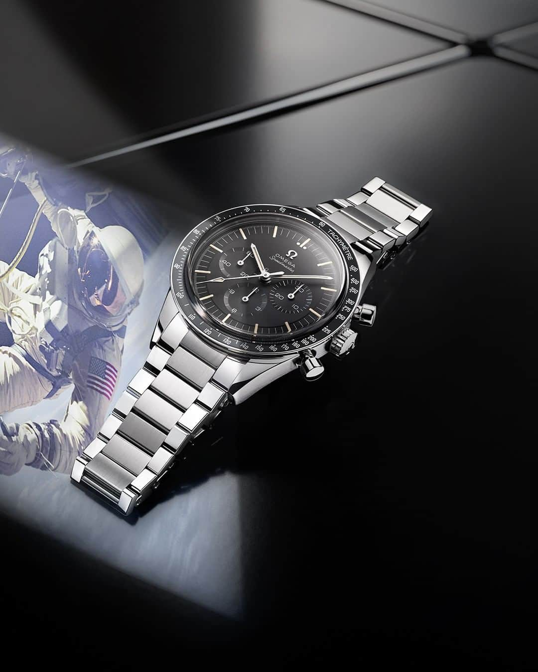 オメガさんのインスタグラム写真 - (オメガInstagram)「#Speedytuesday Our newest #Speedmaster. Inspired by the watch worn during America’s first ever spacewalk, and powered by the iconic Calibre 321 that you all know and love.」7月21日 19時00分 - omega