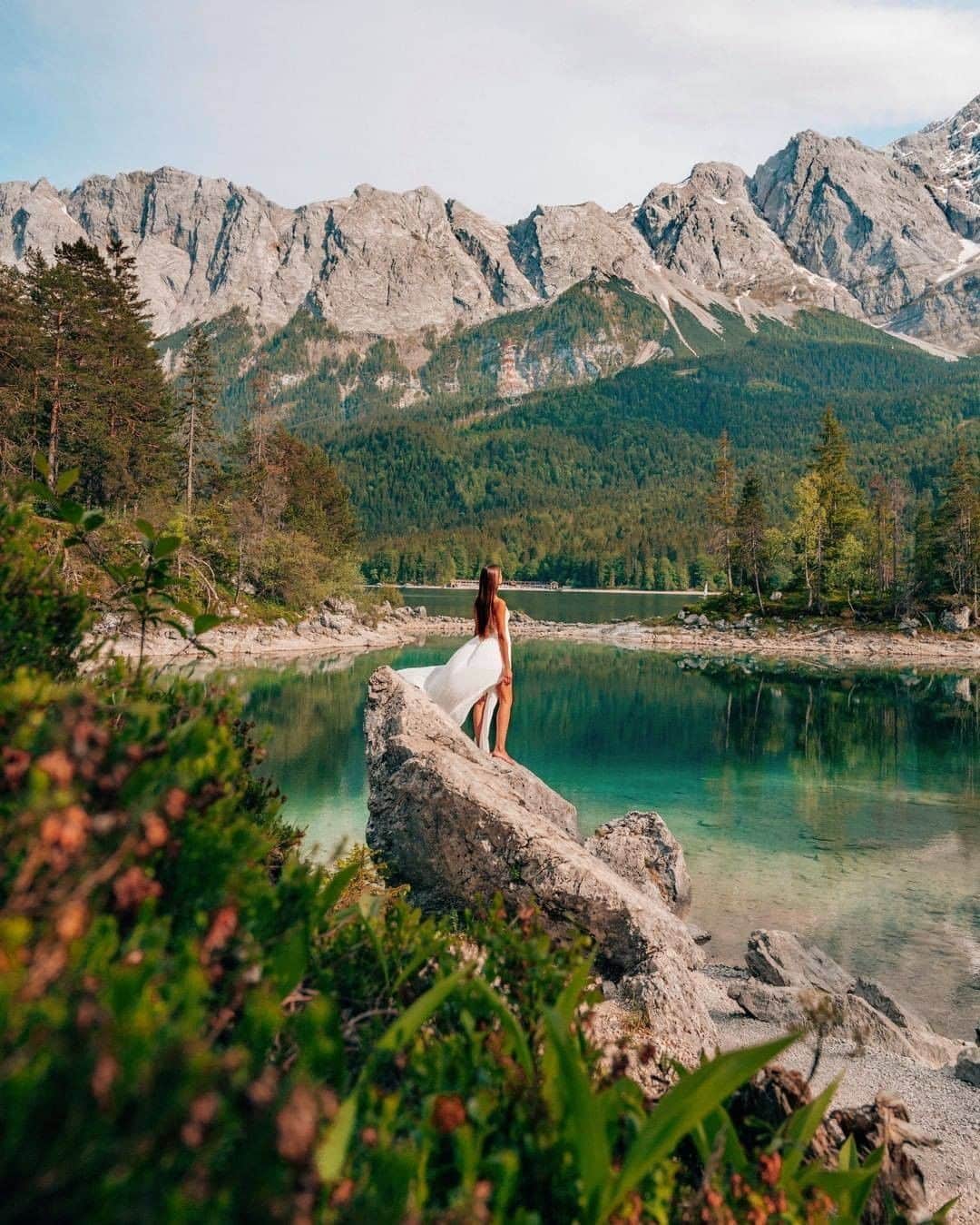 Discover Earthさんのインスタグラム写真 - (Discover EarthInstagram)「" During our little road trip through the southern Part of Germany we’ve seen incredible castles, mountains and lakes 🏰⛰💦 Sometimes I had to remind myself that we are still in our own country 😍 • We will definitely try to visit more places in Germany in the future ☺️"   🇩🇪 #discovergermany  with @voyagefox_  #castle #mountain #lakes #germany🇩🇪」7月21日 19時01分 - discoverearth