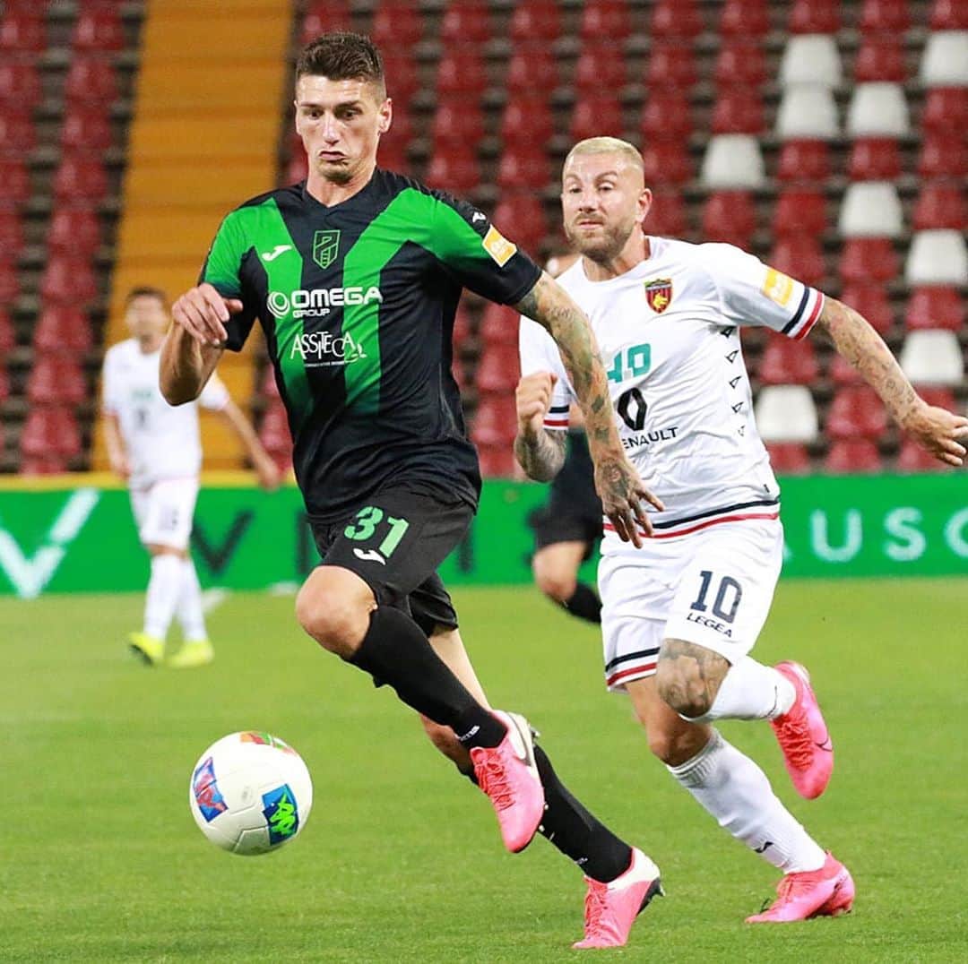 ミケーレ・カンポレーゼのインスタグラム：「#PNCosenza#serieB#forzaramarri#Pordenonecalcio」