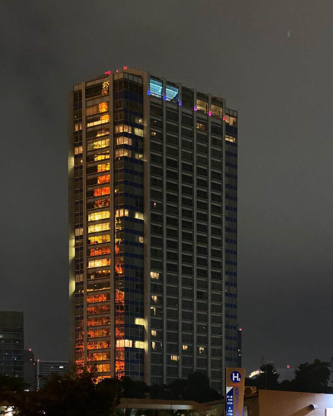 黒澤まさ美さんのインスタグラム写真 - (黒澤まさ美Instagram)「. #東京タワー そのものもカッコいいと思うのですが、意外とこの#プリンスパークタワー に反射するタワーも素敵だなあと思っています🗼 . #tokyotower  #tokyotower🗼  #thepriceparktowertokyo  #view #nightview  #tokyo  #japan #東京タワー🗼  #ザプリンスパークタワー東京  #夜景 #ホテルオタク #tower」7月21日 19時10分 - masami_kurosawa