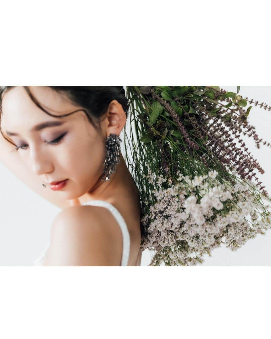 松原汐織さんのインスタグラム写真 - (松原汐織Instagram)「#testshooting 🌿 ・ Dress / @sophieetvoilatokyo #sophieetvoilatokyo  Photographer / @bisco03zd  Hair & Make up artist / @irodori_yone  Stylist / @dress.stylist.yuko  Florist / @bloom_wedding_  Special thanks @kzk32_wedding_photographer」7月21日 19時23分 - shiori_ma_