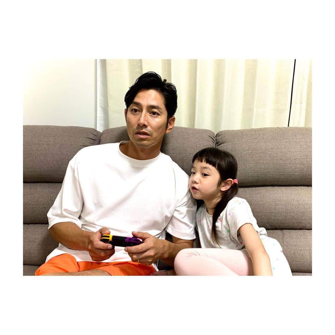 肥野竜也さんのインスタグラム写真 - (肥野竜也Instagram)「【GAMEに夢中】﻿ ﻿ ﻿ 親子で新しいゲームに夢中😋✨﻿ ﻿ ﻿ #肥野LIFE﻿ #GAME﻿ #テレビゲーム﻿ #任天堂Switch﻿」7月21日 19時32分 - tatsuya_hino