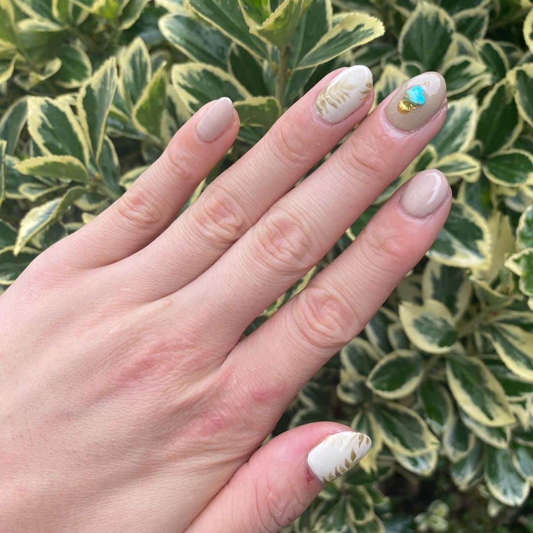 植草歩さんのインスタグラム写真 - (植草歩Instagram)「NEW nail💅🏼💓🌿 @asamin_nail   #nail #ネイル #夏ネイル #summernails  #リーフネイル」7月21日 19時48分 - ayayumin0725