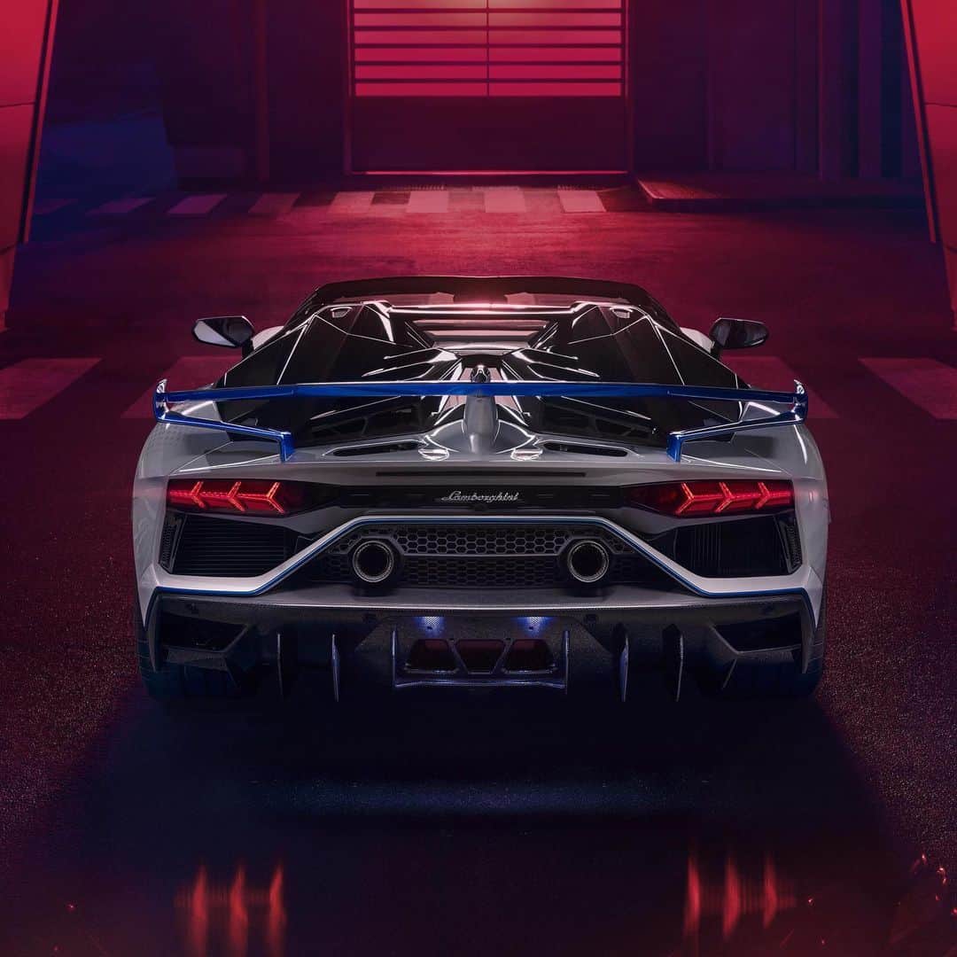 HYPEBEASTさんのインスタグラム写真 - (HYPEBEASTInstagram)「@hypebeastcarclub: @lamborghini has unveiled the 2021 Aventador Roadster SVJ Xago Edition. The latest take on the 770 horsepower hypercar model celebrates its Ad Personam customization program which now allows customers to participate in the program virtually instead of flying out to Italy, and also features a new pattern inspired by the hexagonal clouds on Saturn’s north pole. Hit the link in our bio for more details. It's set to be limited to just 10 units. ⁠⠀ Photo: Lamborghini」7月21日 19時43分 - hypebeast