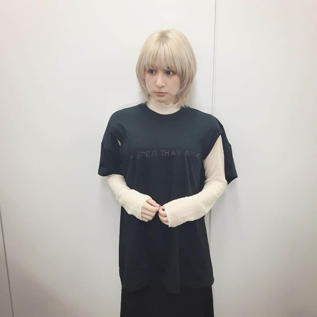 吉田有里のインスタグラム：「こないだの衣装▽▲﻿ ﻿ 袖どうなってんだと言われまくった﻿ 真相はこちらです。﻿ ﻿ Tops: JOHN LAWRENCE SULLIVAN﻿ Knit:STUDIOUS﻿ ﻿ #よしだふく #fashion #ootd﻿ #johnlawrencesullivan #studious」