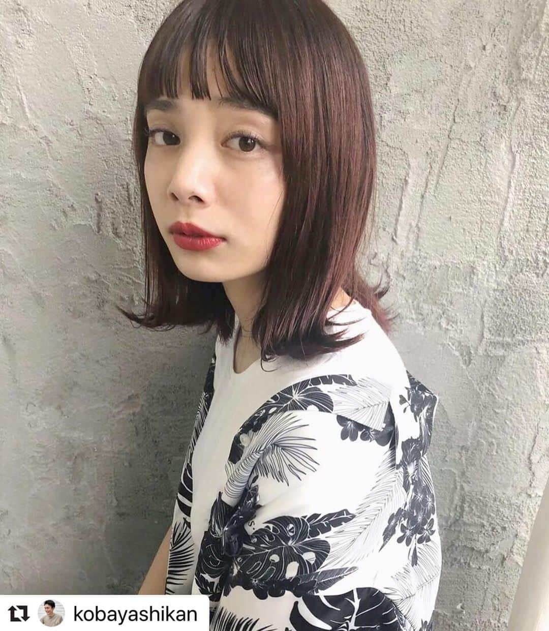 THROW 【スロウ】さんのインスタグラム写真 - (THROW 【スロウ】Instagram)「#Repost @kobayashikan with @make_repost ・・・ #外ハネロブ　  ✂︎気に入った画像は保存して下さい ・ ・ 担当者　@kobayashikan 《ご予約はこちら↓》 ℡03-6712-6360 ・ ・ 《出勤店舗》 KILLA annex 渋谷区神宮前6-12-2 KTビル3F ・ ・ 【営業時間】 平　日　11:00〜21:00 土日祝　10:00〜20:00 ・ ・ 【お休み】 月曜日&火曜日 ・ ・ 『×』になってるけど予約とりたいと思われた方は予約とれる場合もありますので、お電話もしくは直接担当者までDMやLINEにてご確認下さい。 ・ ・ 【コロナウイルス感染対策の対応】 ・スタッフの出勤前の体温チェック ・スタッフ全員のマスク着用 ・窓の開放による換気&空気清浄機の設置 ・セット面の間隔を広く設定 ・最低限の会話 ・同時間帯の予約数の制限 ・お客様毎のセット面消毒  ・ ・ 【以下に該当するお客様のご来店をお控え下さい】 ・体温が37.5度以上ある方 ・咳が頻発に出る方 ・だるさ（倦怠感）や息苦しさ（呼吸困難）がある方 ・感染濃厚接触者と思われる方 ・１４日以内に海外渡航歴がある方  ・ ・ ※受付時に検温させていただきます。37.5度以上ある方は当日の施術をお断りしてます。ご来店前に事前の検温をお願い致します。 ・ ・ ※カラーをご希望の方には汚れてもいいように換えのマスクを提供させていただきます。 ・ ・ salon official：@killa_hair_official ・ ・ product：@killa_product  ・ ・ #KILLA #小林完 #大人ショート #大人ボブ  #ボブ #切りっぱなしボブ #ミニボブ #ブライダルヘア #結婚式ヘア #ショート #ショートボブ #ハンサムショート #ショートヘア  #インナーカラー #イルミナカラー  #ハイライト #3Dカラー #筋感カラー #メッシュ #メッシュカラー #グラデーションカラー #スロウカラー #バレイヤージュ #エアタッチ　 #白髪染め #白髪をぼかすハイライト　 #グレージュ #ミルクティーベージュ」7月21日 20時02分 - throwcolor