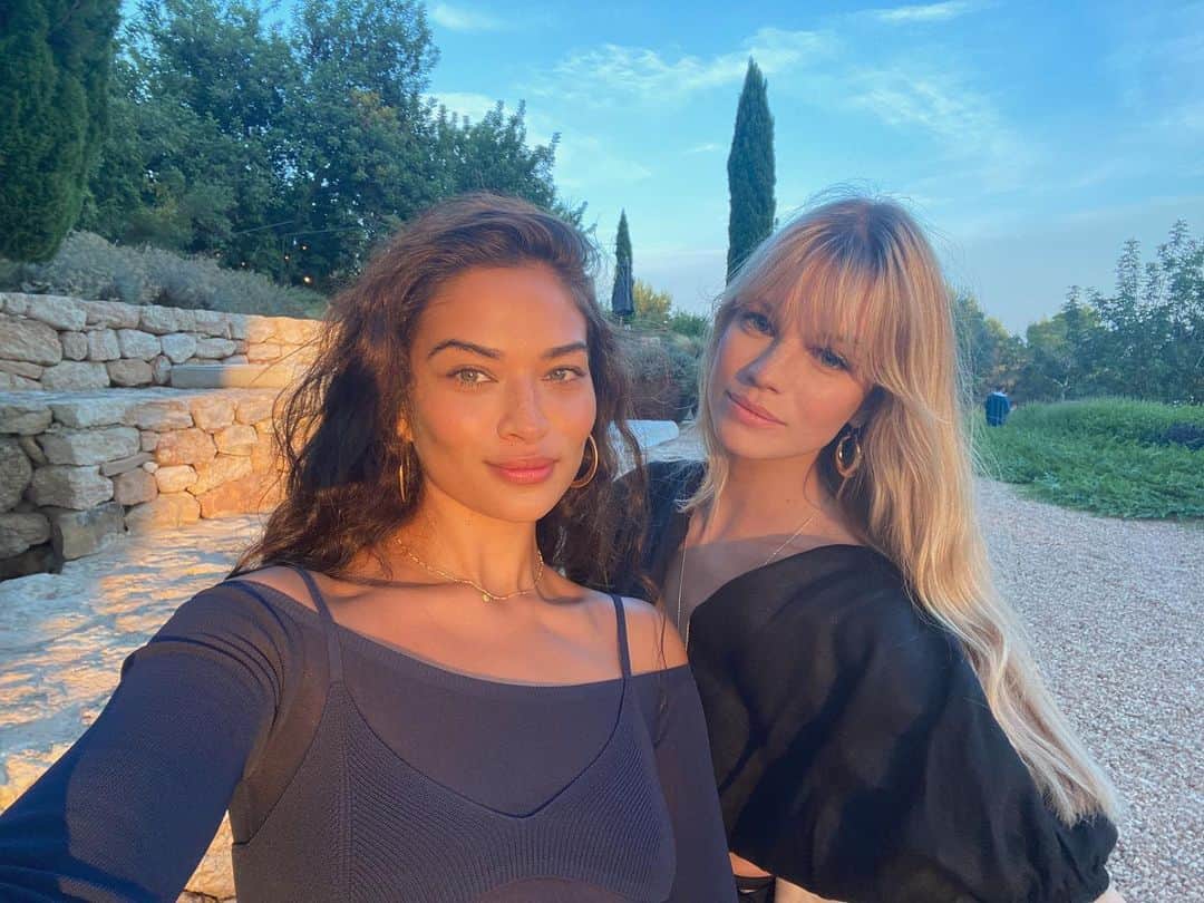 シャニーナ・シャイクのインスタグラム：「girlfriends are 4ever 💘」