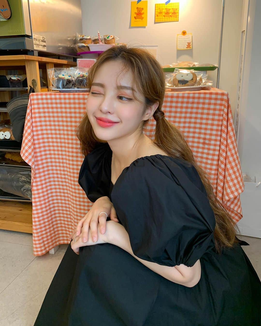 Chuuのインスタグラム：「퍼프소매로 얼굴은 작아보이게💗 사실 백리본이 포인트랍니댱✨」