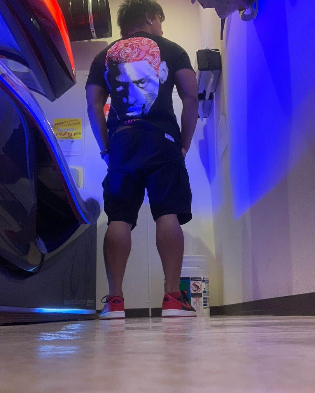 のインスタグラム：「T-shirt:SAPEur  Pants:Liberaiders Kicks:NIKE AIR JORDAN 1 LOW OG “BRED”  #ajpw #全日本プロレス #陣JIN #紫の兄貴 #イワモトヘッズ #SAPEur #nike #ナイキ #aj1 #aj1lowogbred #ootd」