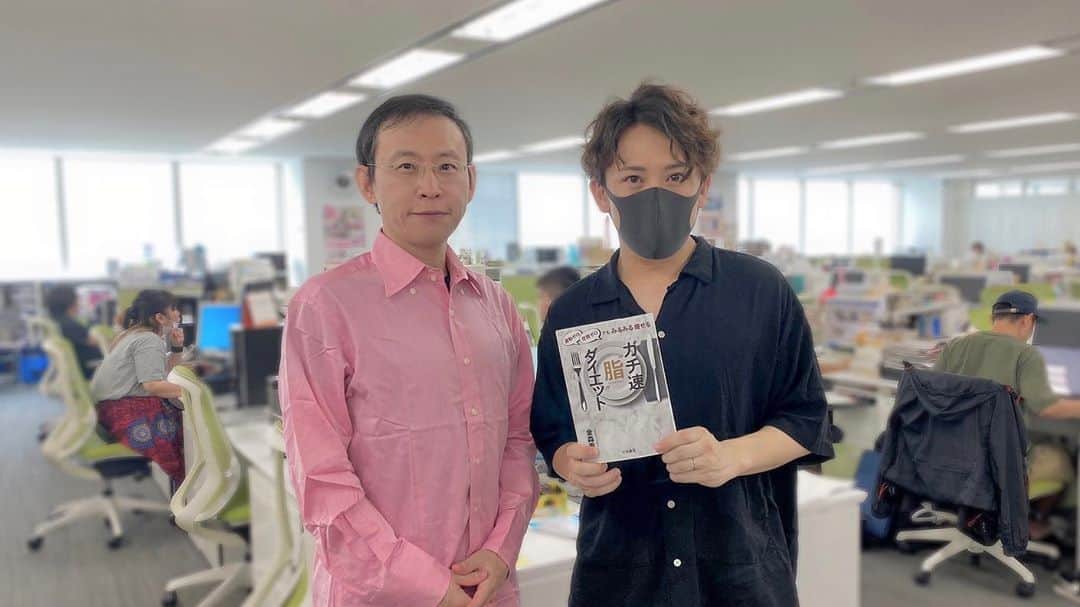 カブキンのインスタグラム：「3ヶ月で-12kg  僕の断糖高脂質ダイエットの師、 金森先生とSPA編集部で 対談させていただきました！  最新の研究成果も たくさん教えていただけて めちゃめちゃ勉強になりました！  #金森式  #金森式ダイエット  #ダイエット #断糖高脂質  #婚活  #婚活YouTuber  #新婚  #新婚YouTuber  #モテたい #モテたいって書くと嫁に怒られる」