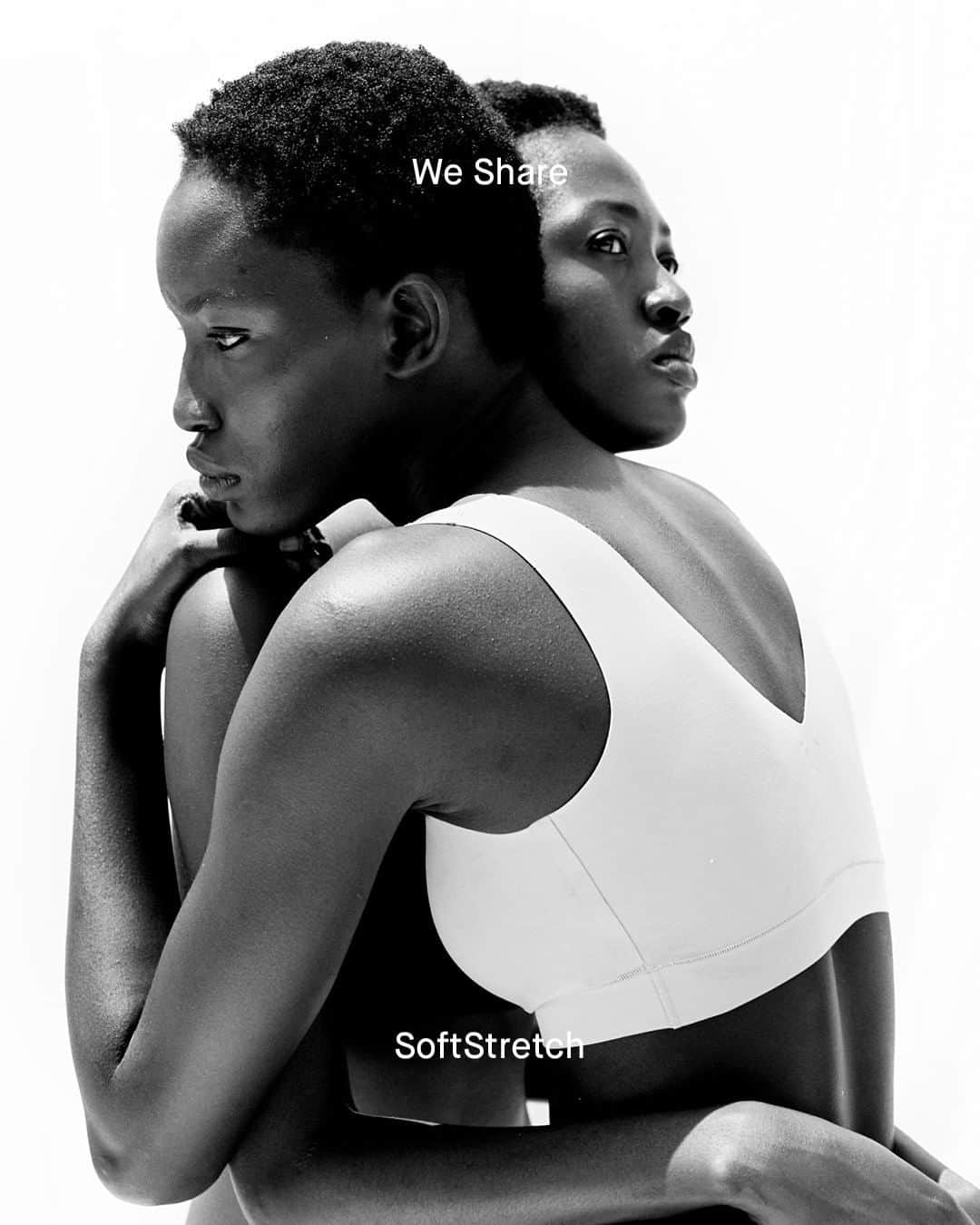 シャンテルさんのインスタグラム写真 - (シャンテルInstagram)「"WE SHARE": SOFTSTRETCH ————— One product for all.  Grace & Lefatou, photographed in March 2020 in Senegal, by @RenaudCambuzat. They wear the "SoftStretch" V-neck Padded Bralettes and Briefs.  #Chantelle #WeNow #WeShine #WeShare #CollectiveStrength #SoftStretch」7月21日 20時30分 - chantelle_paris