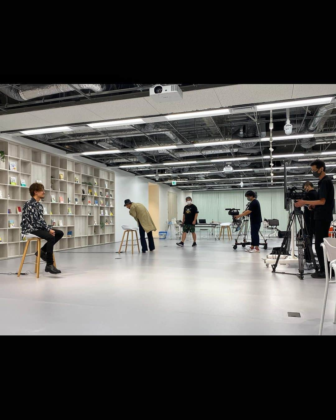 出井直助さんのインスタグラム写真 - (出井直助Instagram)「. 今日は動画セミナーの収録🎥 はじめて経験をありがとうございました！ . そしてサプライズで高木・社長からのビデオレターも✉️😳 ありがとうございます！気合入りました🔥必ず連覇します🏆 . 動画の公開は9月頭の予定です！是非お楽しみに✨ #動画セミナー #OCEANTOKYOWEST #出井直助 #louisvuitton #louisvuittonshirt」7月21日 20時39分 - ocean_naosuke