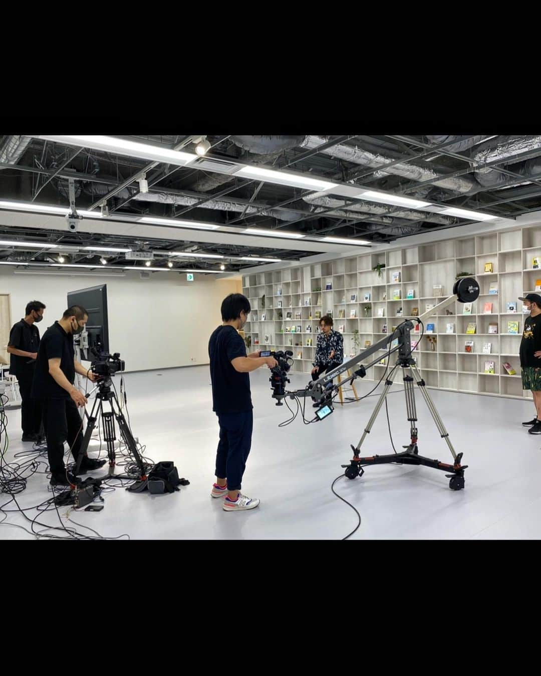 出井直助さんのインスタグラム写真 - (出井直助Instagram)「. 今日は動画セミナーの収録🎥 はじめて経験をありがとうございました！ . そしてサプライズで高木・社長からのビデオレターも✉️😳 ありがとうございます！気合入りました🔥必ず連覇します🏆 . 動画の公開は9月頭の予定です！是非お楽しみに✨ #動画セミナー #OCEANTOKYOWEST #出井直助 #louisvuitton #louisvuittonshirt」7月21日 20時39分 - ocean_naosuke