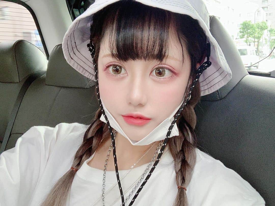 赤羽律のインスタグラム：「あまり載せない日常🌹 ・ #normaldays #walking #日常 #日常の記録を不定期で更新 #お散歩 #selfie」