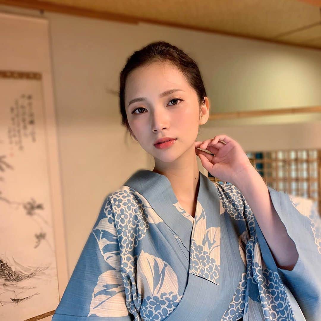 街山みほさんのインスタグラム写真 街山みほinstagram 撮影オフショット 今年は 花火大会やお祭りに行けなかったので撮影で浴衣を着れて嬉しかったです 街山みほ 浴衣 浴衣女子 お祭り 花火大会 黒髪 美肌 セクシー 色気 和装 メイク